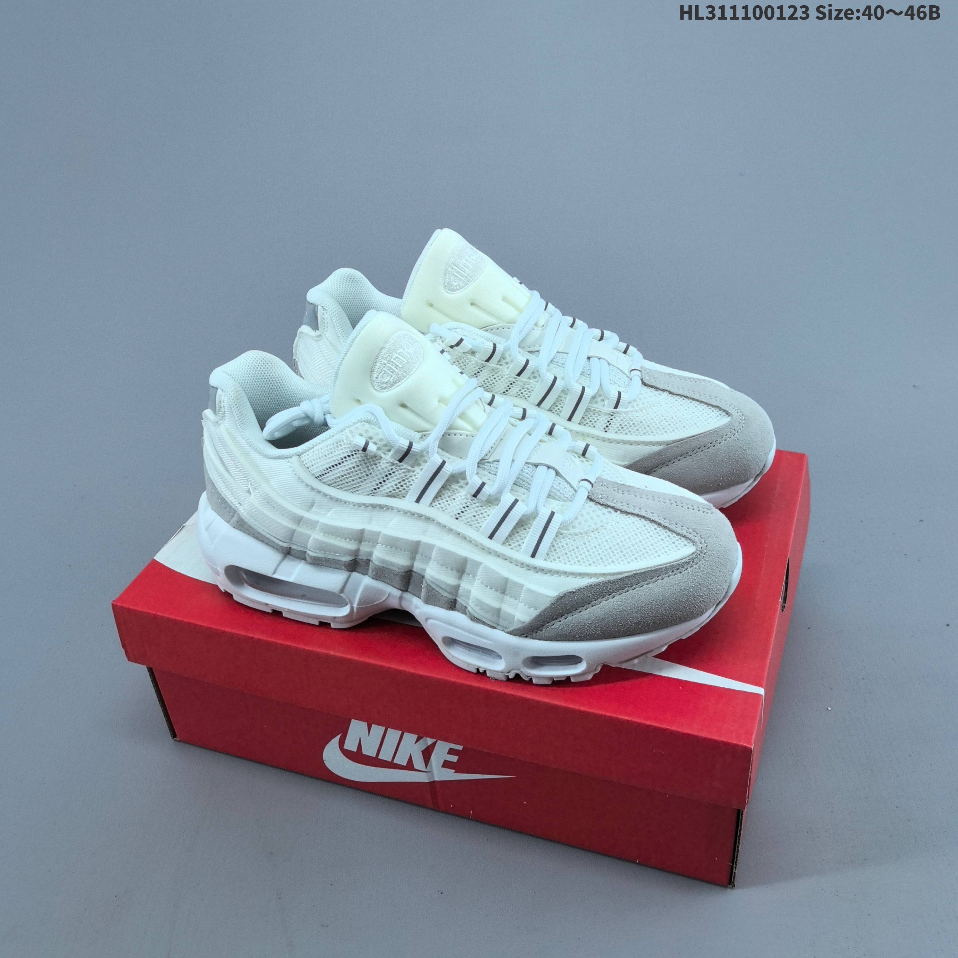 集合💰160 
NIKE 耐克 Air Max 95 潮流百搭 气垫缓震慢跑鞋 休闲防滑运动鞋！Nike耐克跑步鞋经典透气舒适运动鞋休闲鞋。为了迎接今年的世界地球日，Nike 为此推出了这款全新配色的 Air Max 95，以往这个主题的产品 Nike 选择了大地色系为主体，今年也不例外。整鞋材质使用工程网布和帆布相结合，配色则是泥土和大地色系。logo刺绣、对比拼接细节、圆头、正面系带、鞋垫饰有标志、标志性Air Max鞋底。Air Max 95 凭借流畅的造型、经典的开窗气垫，时至今日仍然是众多潮人备受喜爱的球鞋之一。
货号：CU8406 101
编码：HL311100123 Size:40～46B
