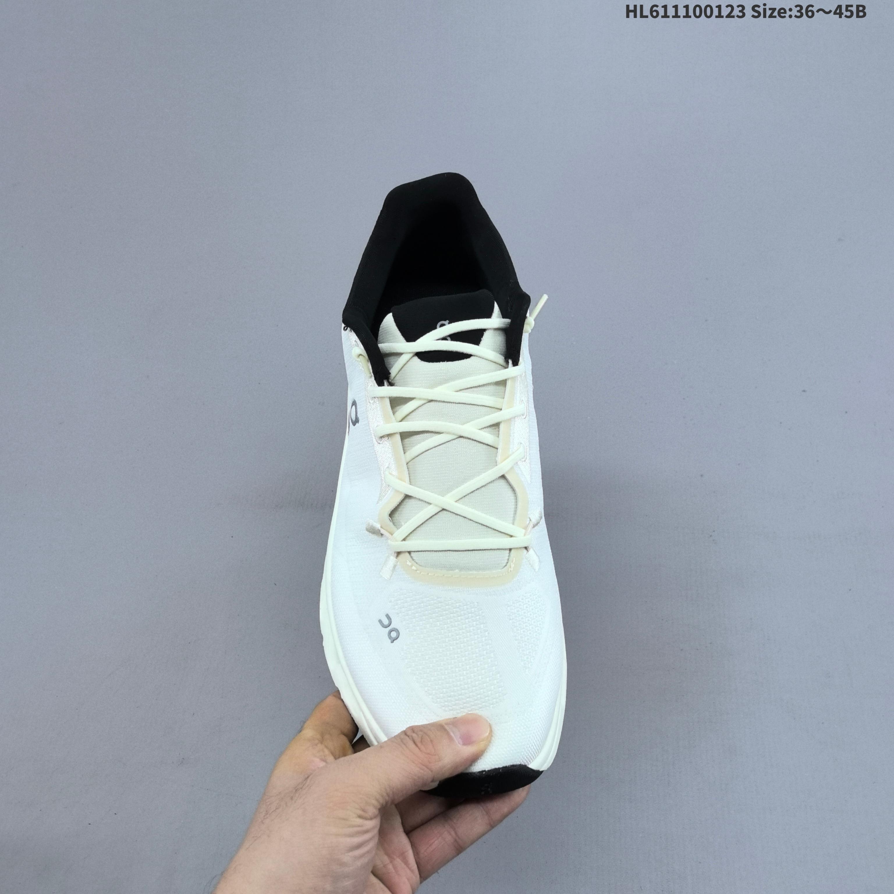 💰160
公司级：Cloudtilt Moon昂跑Cloudtilt 罗意威 联名轻量运动休闲鞋！杨幂同款，脚感很舒服，鞋底柔软且包裹性好，上脚显腿长，不用系鞋带很方便～ 不管休闲还是运动都很百搭。白色虽然不耐脏，但真的是最好看最显质感的颜色！
货号：3MF30670664
编码：HL611100123 Size:36～45B