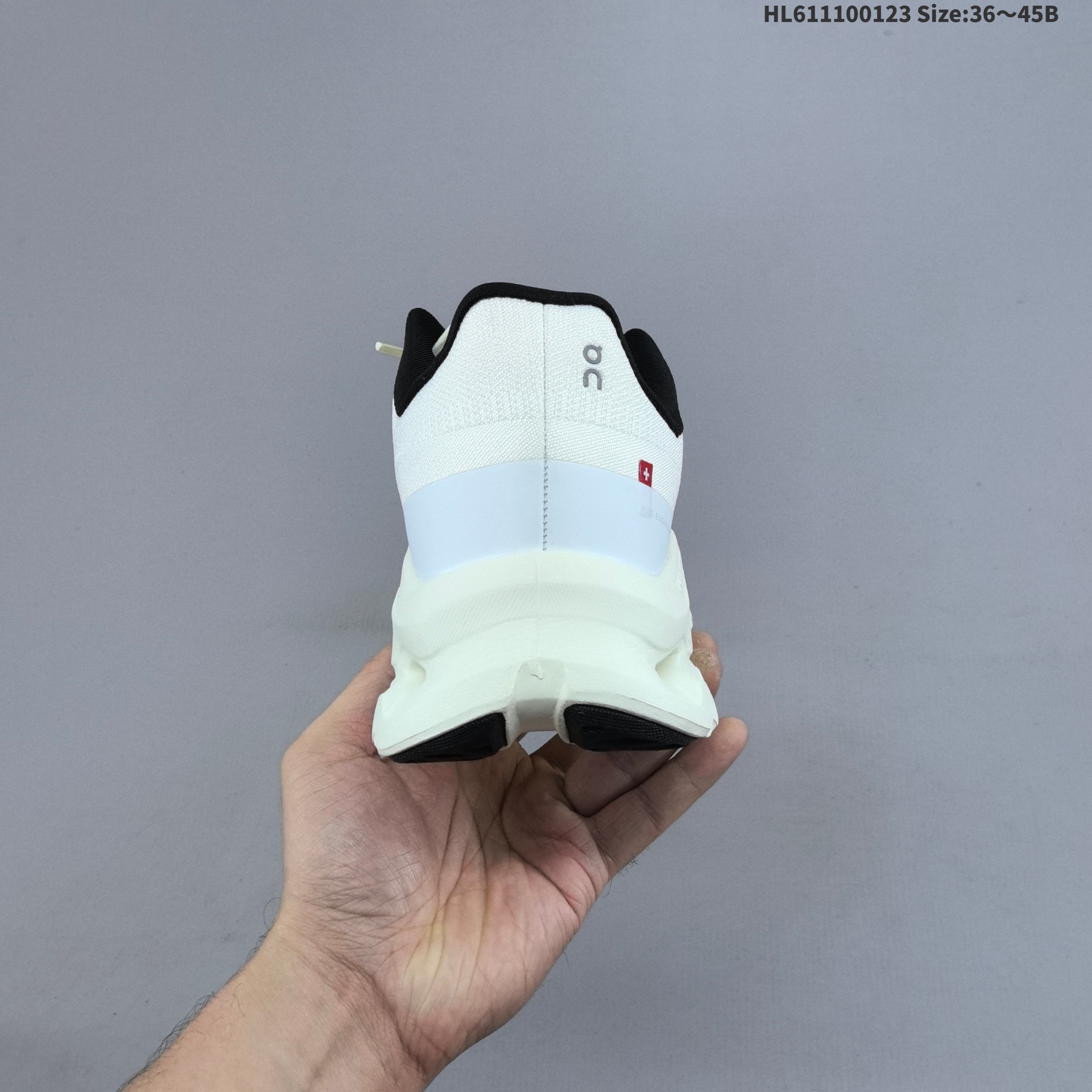 💰160
公司级：Cloudtilt Moon昂跑Cloudtilt 罗意威 联名轻量运动休闲鞋！杨幂同款，脚感很舒服，鞋底柔软且包裹性好，上脚显腿长，不用系鞋带很方便～ 不管休闲还是运动都很百搭。白色虽然不耐脏，但真的是最好看最显质感的颜色！
货号：3MF30670664
编码：HL611100123 Size:36～45B