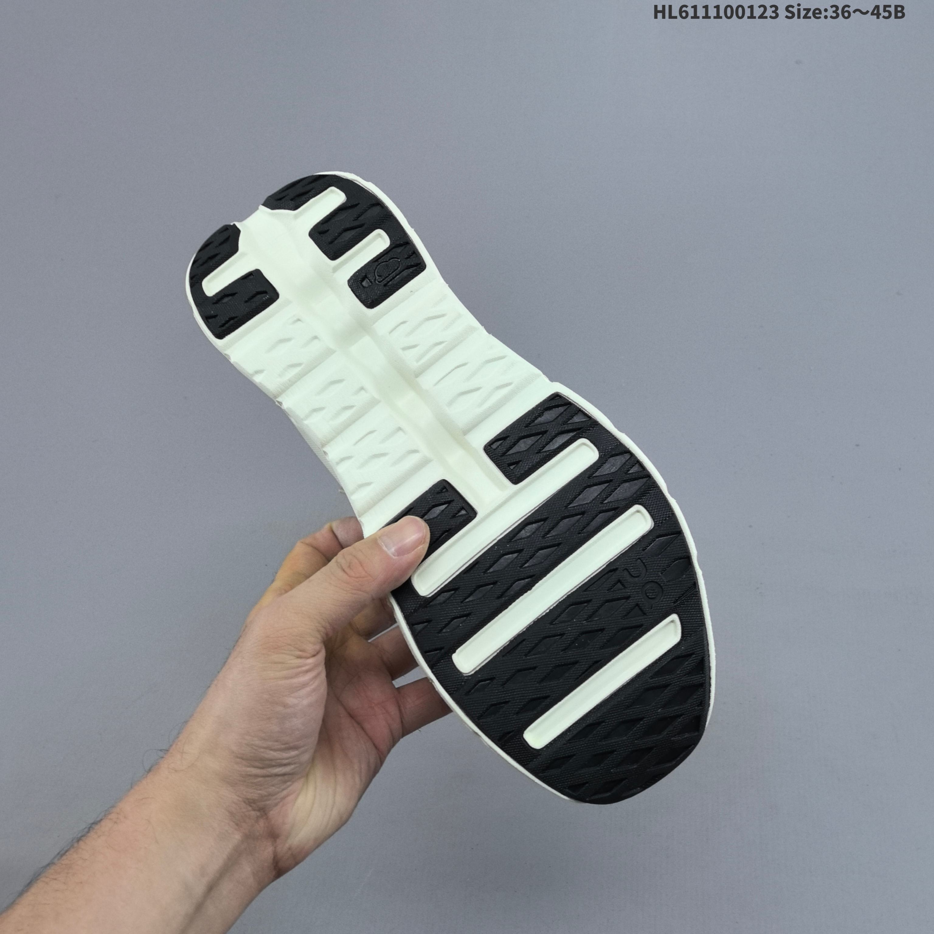 💰160
公司级：Cloudtilt Moon昂跑Cloudtilt 罗意威 联名轻量运动休闲鞋！杨幂同款，脚感很舒服，鞋底柔软且包裹性好，上脚显腿长，不用系鞋带很方便～ 不管休闲还是运动都很百搭。白色虽然不耐脏，但真的是最好看最显质感的颜色！
货号：3MF30670664
编码：HL611100123 Size:36～45B