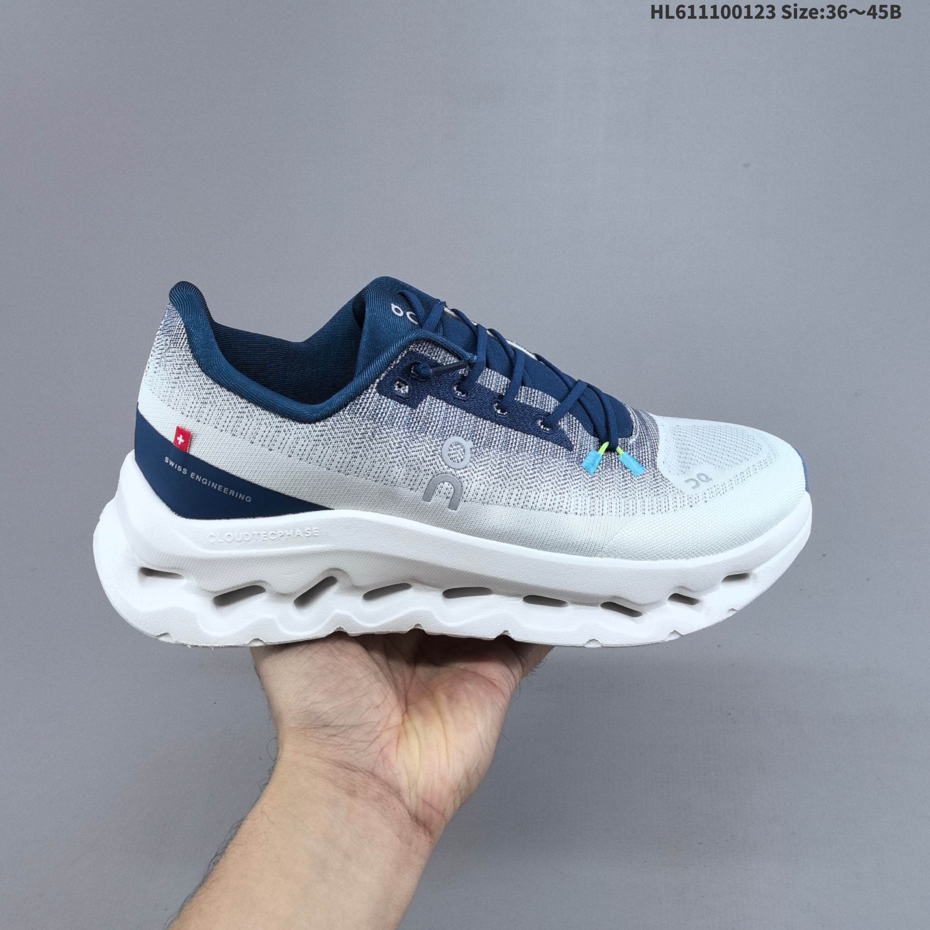 集合一💰160
公司级：Cloudtilt Moon昂跑Cloudtilt 罗意威 联名轻量运动休闲鞋！杨幂同款，脚感很舒服，鞋底柔软且包裹性好，上脚显腿长，不用系鞋带很方便～ 不管休闲还是运动都很百搭。白色虽然不耐脏，但真的是最好看最显质感的颜色！
货号：3MF30670664
编码：HL611100123 Size:36～45B