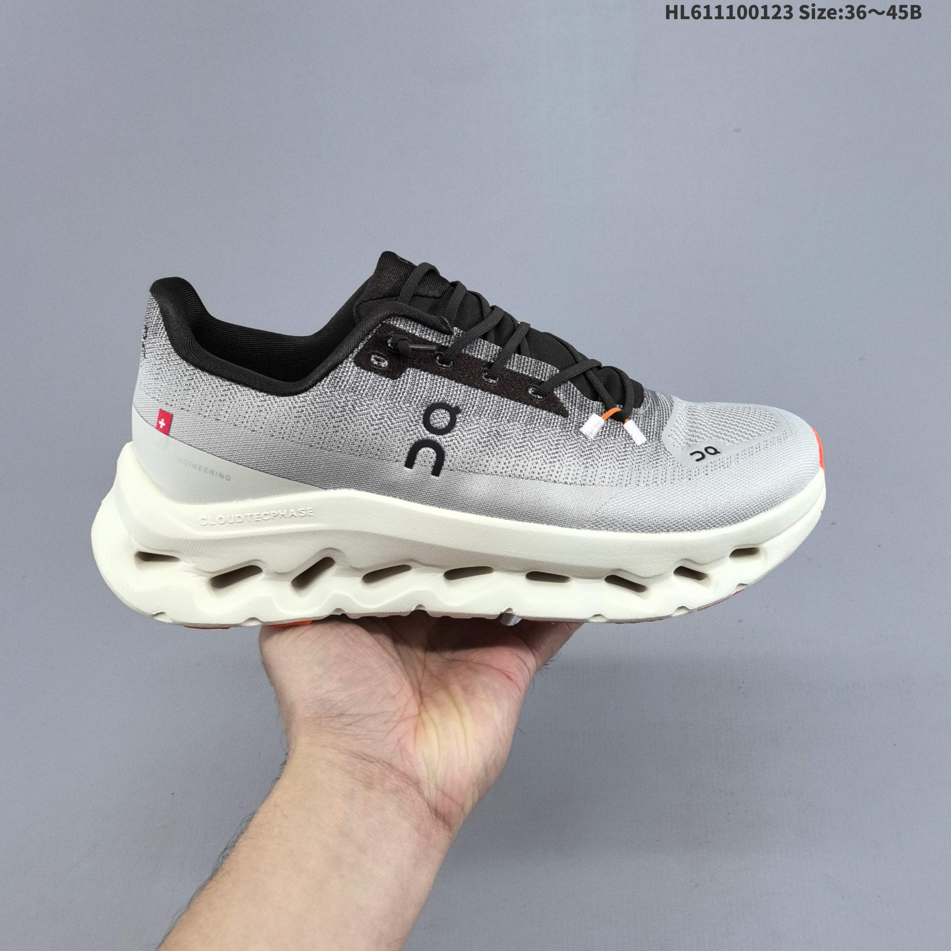 集合一💰160
公司级：Cloudtilt Moon昂跑Cloudtilt 罗意威 联名轻量运动休闲鞋！杨幂同款，脚感很舒服，鞋底柔软且包裹性好，上脚显腿长，不用系鞋带很方便～ 不管休闲还是运动都很百搭。白色虽然不耐脏，但真的是最好看最显质感的颜色！
货号：3MF30670664
编码：HL611100123 Size:36～45B