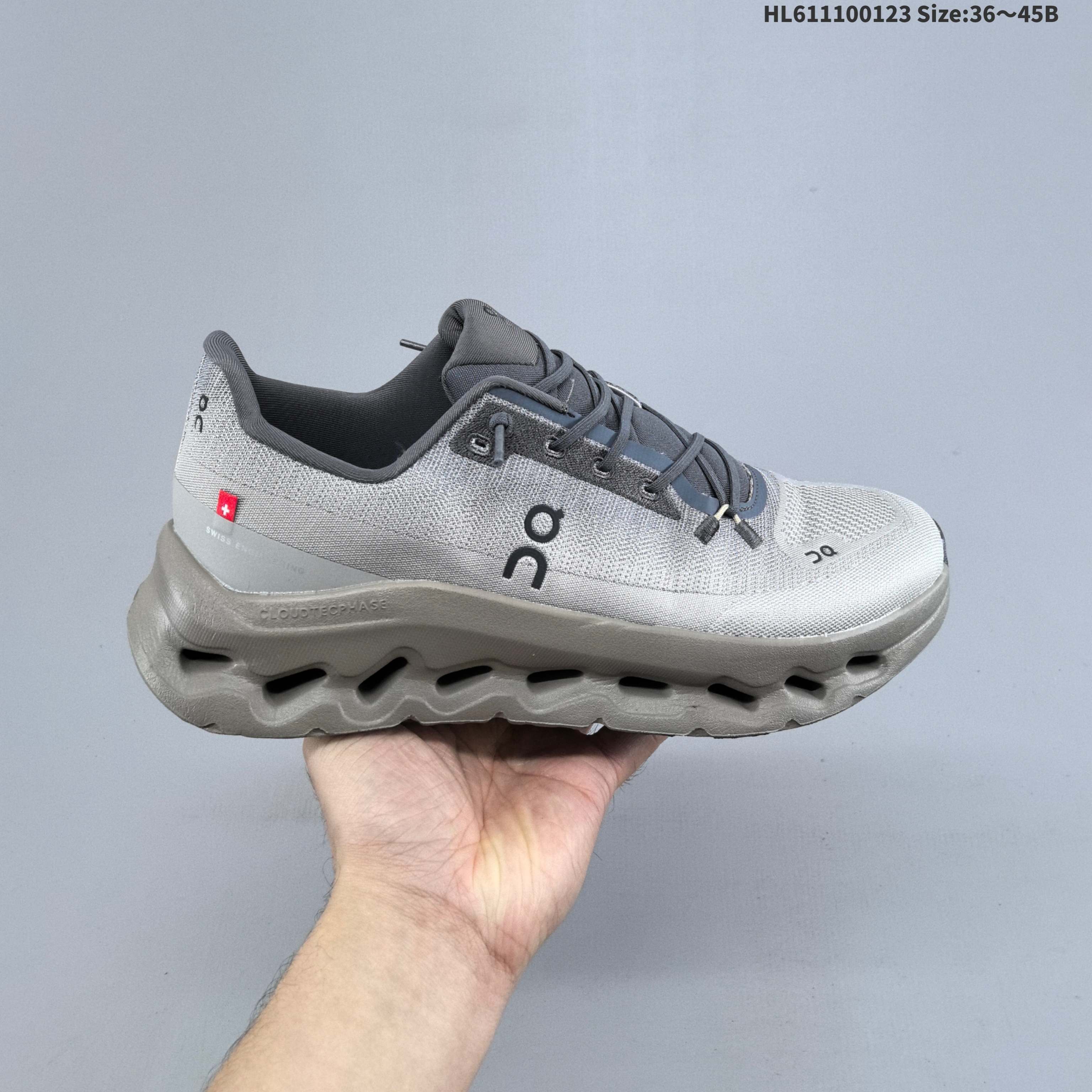 集合一💰160
公司级：Cloudtilt Moon昂跑Cloudtilt 罗意威 联名轻量运动休闲鞋！杨幂同款，脚感很舒服，鞋底柔软且包裹性好，上脚显腿长，不用系鞋带很方便～ 不管休闲还是运动都很百搭。白色虽然不耐脏，但真的是最好看最显质感的颜色！
货号：3MF30670664
编码：HL611100123 Size:36～45B