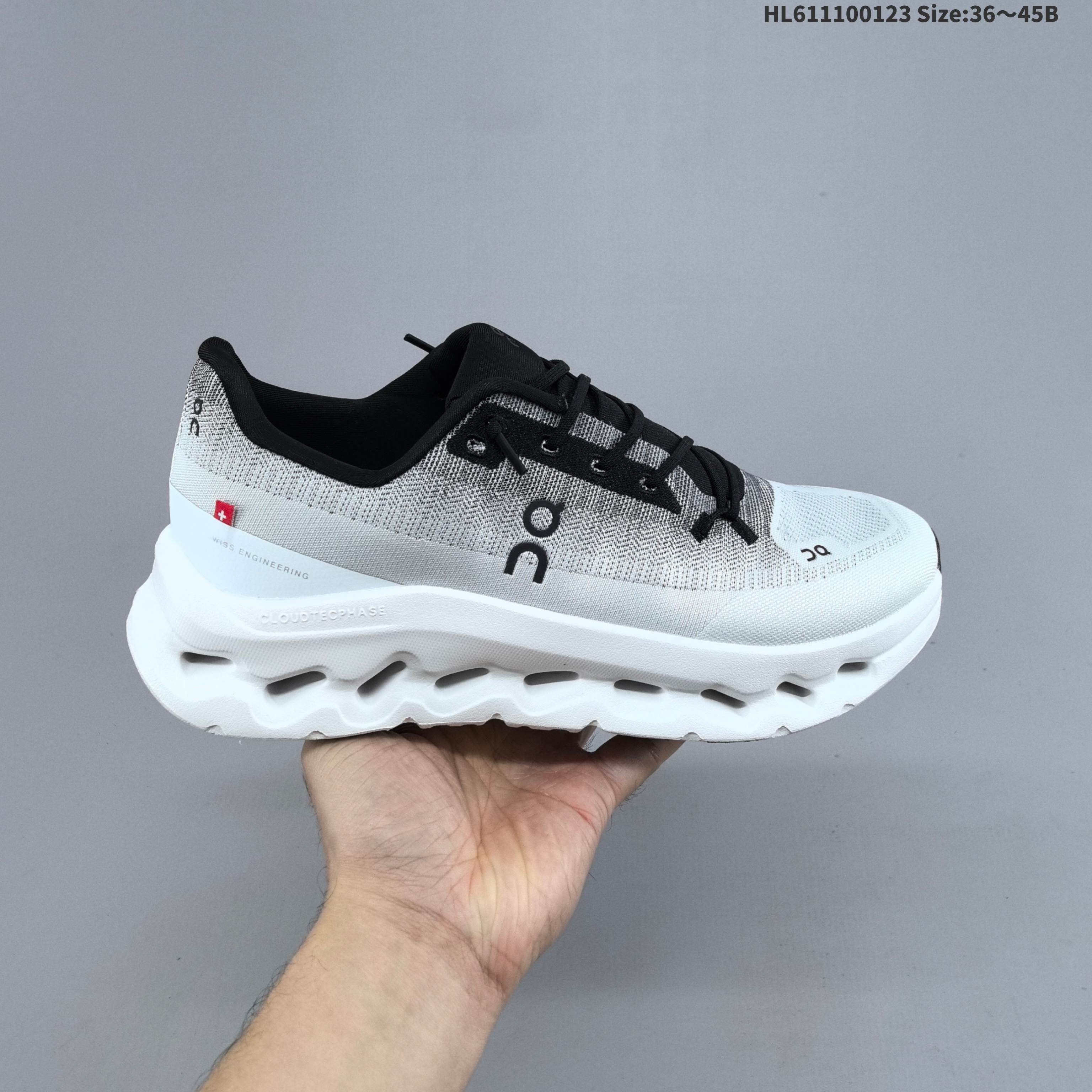 集合二💰160
公司级：Cloudtilt Moon昂跑Cloudtilt 罗意威 联名轻量运动休闲鞋！杨幂同款，脚感很舒服，鞋底柔软且包裹性好，上脚显腿长，不用系鞋带很方便～ 不管休闲还是运动都很百搭。白色虽然不耐脏，但真的是最好看最显质感的颜色！
货号：3MF30670664
编码：HL611100123 Size:36～45B