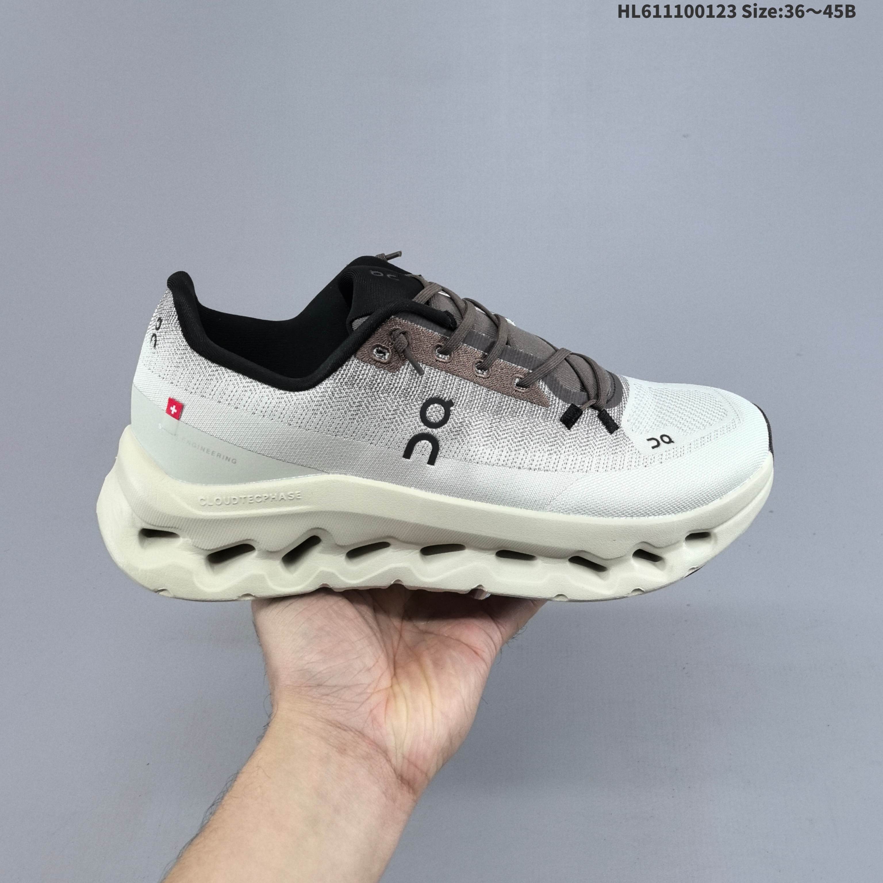 集合二💰160
公司级：Cloudtilt Moon昂跑Cloudtilt 罗意威 联名轻量运动休闲鞋！杨幂同款，脚感很舒服，鞋底柔软且包裹性好，上脚显腿长，不用系鞋带很方便～ 不管休闲还是运动都很百搭。白色虽然不耐脏，但真的是最好看最显质感的颜色！
货号：3MF30670664
编码：HL611100123 Size:36～45B