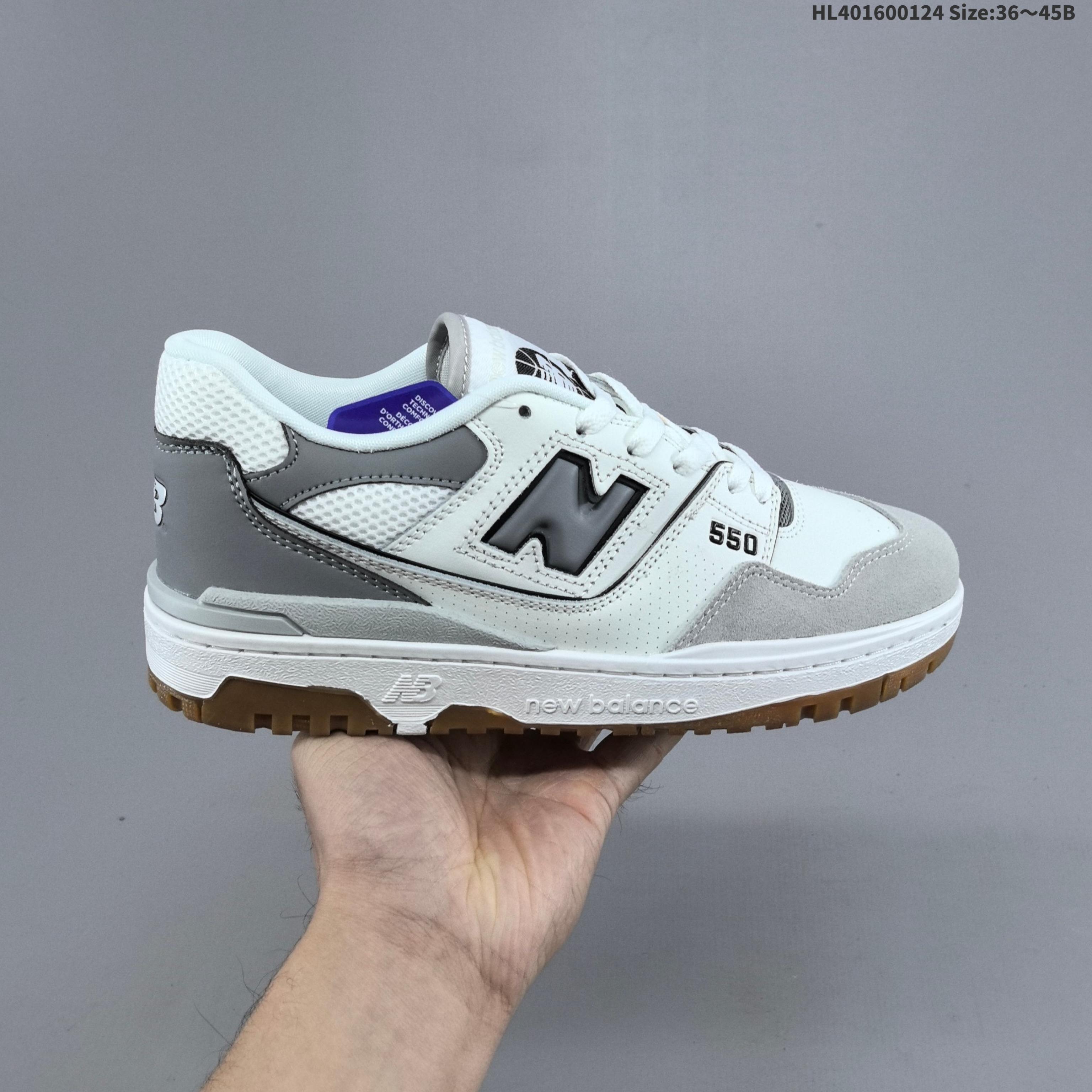 💰160
公司级:New Balance BB550 系列 新百伦 复古休闲运动慢跑鞋
以更纯粹的复古风格设计打造的全新造型 侧身还以解构设计 将 N 字标志以做旧压花样式呈现 样式别具新意 则呈现出高级怀旧气质 也让鞋款在奢华时装风格与运动氛围之间达到了平衡
货号:BB550ESC
尺码:36 37 37.5 38 38.5 39.5 40 40.5 41.5 42 42.5 43 44 45
ID:HL401600124 Size:36~45B