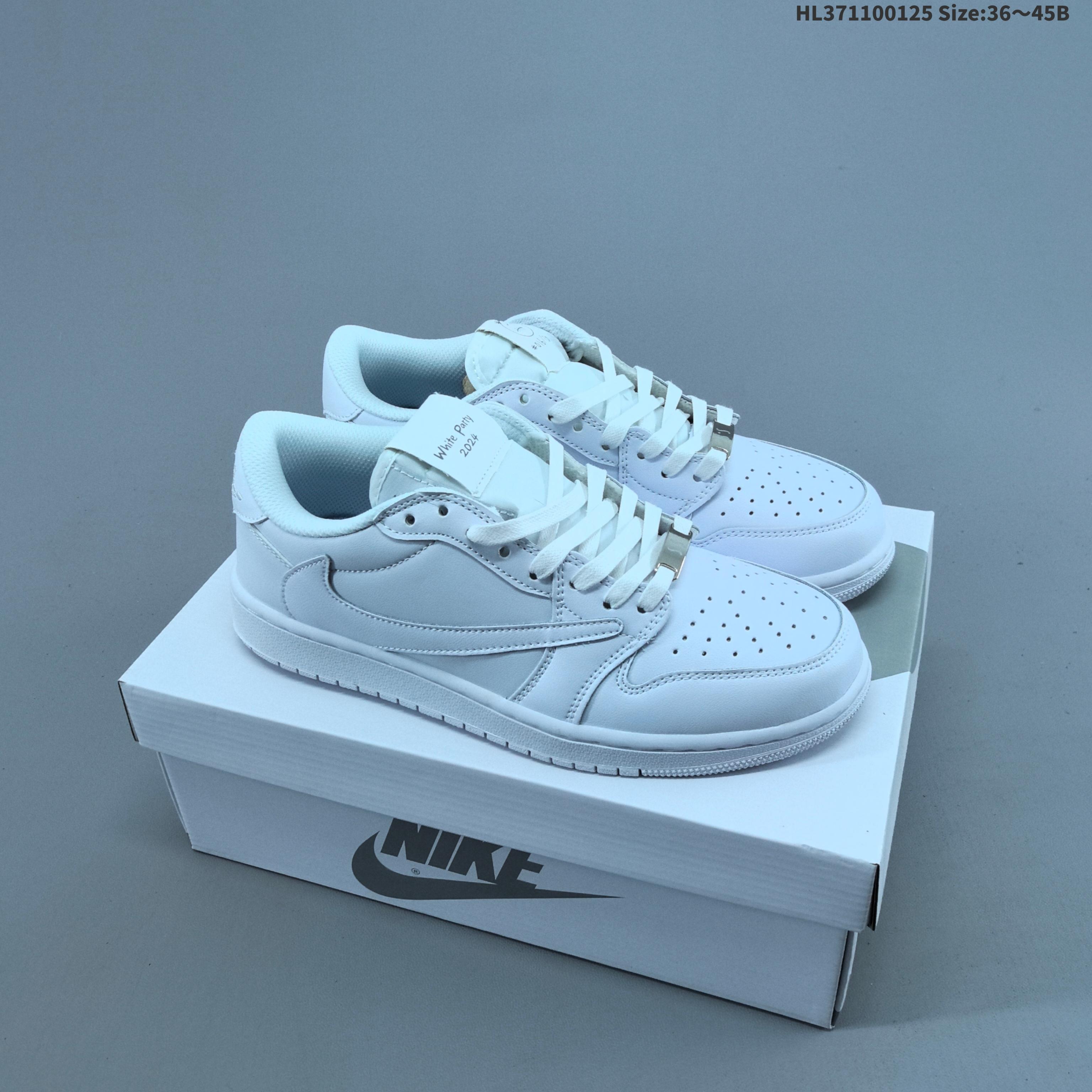 集合三💰110
耐克 乔丹Air Jordan 1 Low AJ1 乔1 乔丹1代aj1 低帮复古文化休闲运动篮球鞋。倒钩该鞋款从 1985 年元年款汲取设计灵感,焕新演绎简约经典外观,让人感到熟悉的同时又颇具新意。缝线细节搭配后跟刺绣 Wings 标志,彰显 JORDAN 品牌与众不同的专属格调。皮革鞋面,塑就出众结构感与耐穿性。鞋底加入 Nike Air 缓震技术,造就轻盈缓震脚感,外底融入橡胶,铸就非凡抓地力,塑就日常佳选,后跟饰有 Wings 标志,鞋头打孔设计,泡绵中底。
货号:705329 001
编码:HL371100125 Size:36~45B