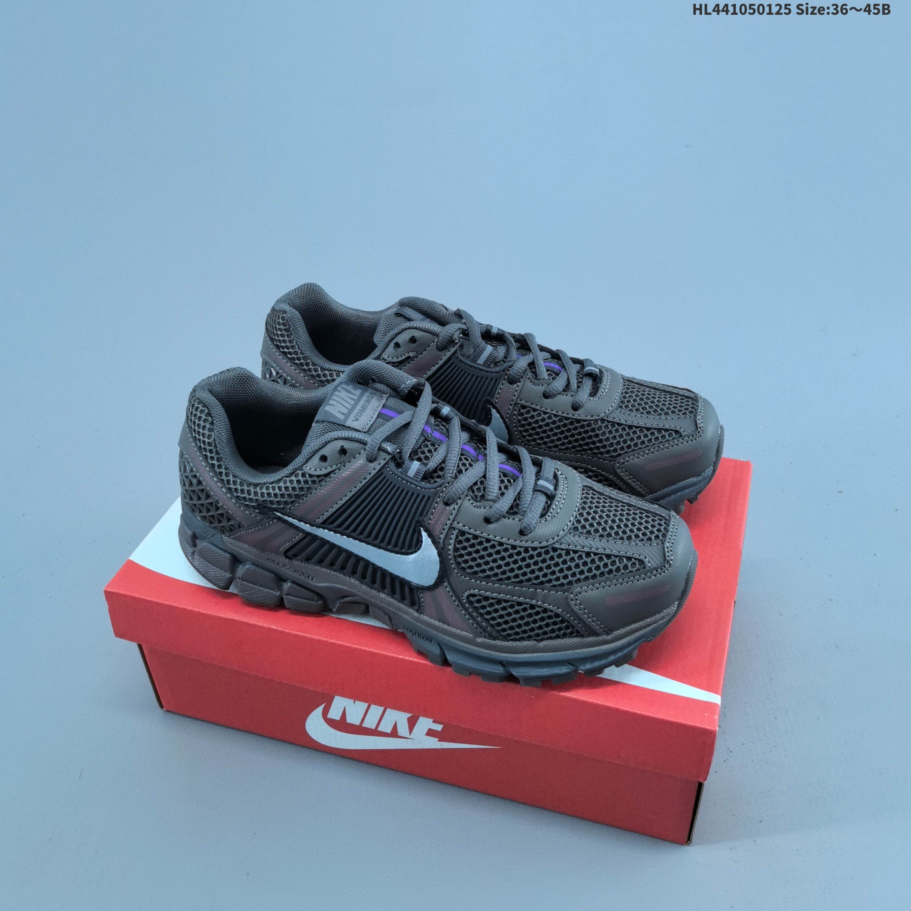 集合一💰105
耐克Nike Zoom Vomero 5马拉松复古跑五代休闲运动慢跑鞋
尺码: 36 36.5 37.5 38 38.5 39 40 40.5 41 42 42.5 43 44 45
货号FD9919-001#HL441050125 Size:36~45B