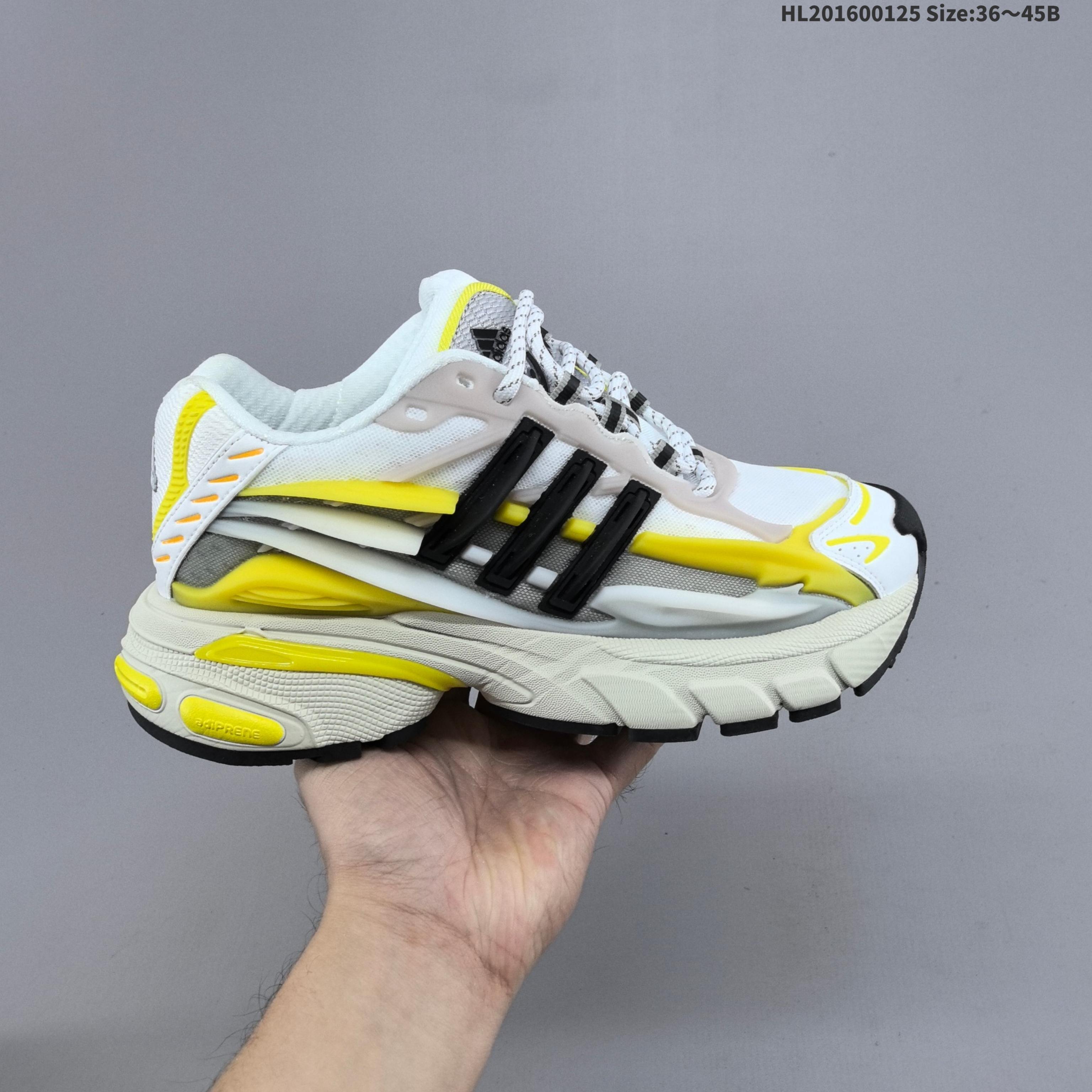 集合💰160
▪️外贸爆款 Pharrell x AD Adistar Jellyfish 联名款低帮复古风老爹鞋 JP9475 未来科技感十足 以3D风格焕新演绎标志性三条纹 为造型添上点睛之笔 金属质感视觉效果TPU自带哑光反射 非常的细节 最大的亮点无疑是鞋屁股 大块的tpu包裹 让增高的大底不再突兀 更显腿长脚细HL201600125 Size:36~45B