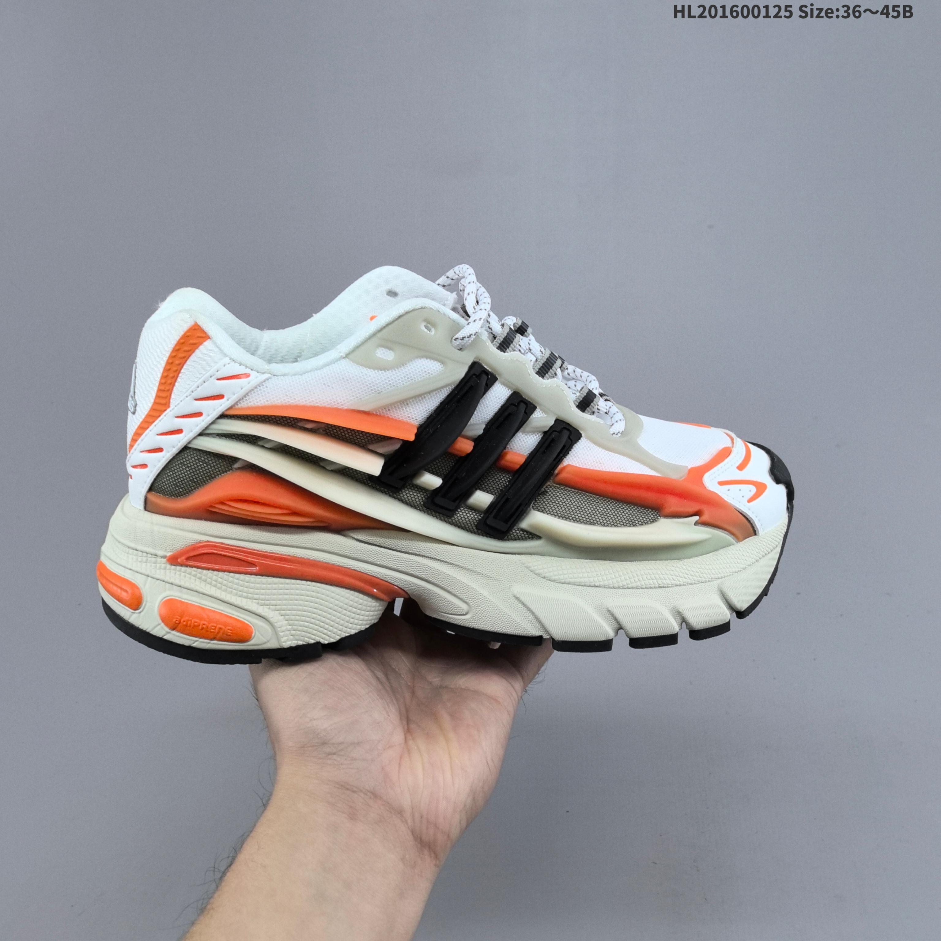 集合💰160
▪️外贸爆款 Pharrell x AD Adistar Jellyfish 联名款低帮复古风老爹鞋 JP9475 未来科技感十足 以3D风格焕新演绎标志性三条纹 为造型添上点睛之笔 金属质感视觉效果TPU自带哑光反射 非常的细节 最大的亮点无疑是鞋屁股 大块的tpu包裹 让增高的大底不再突兀 更显腿长脚细HL201600125 Size:36~45B