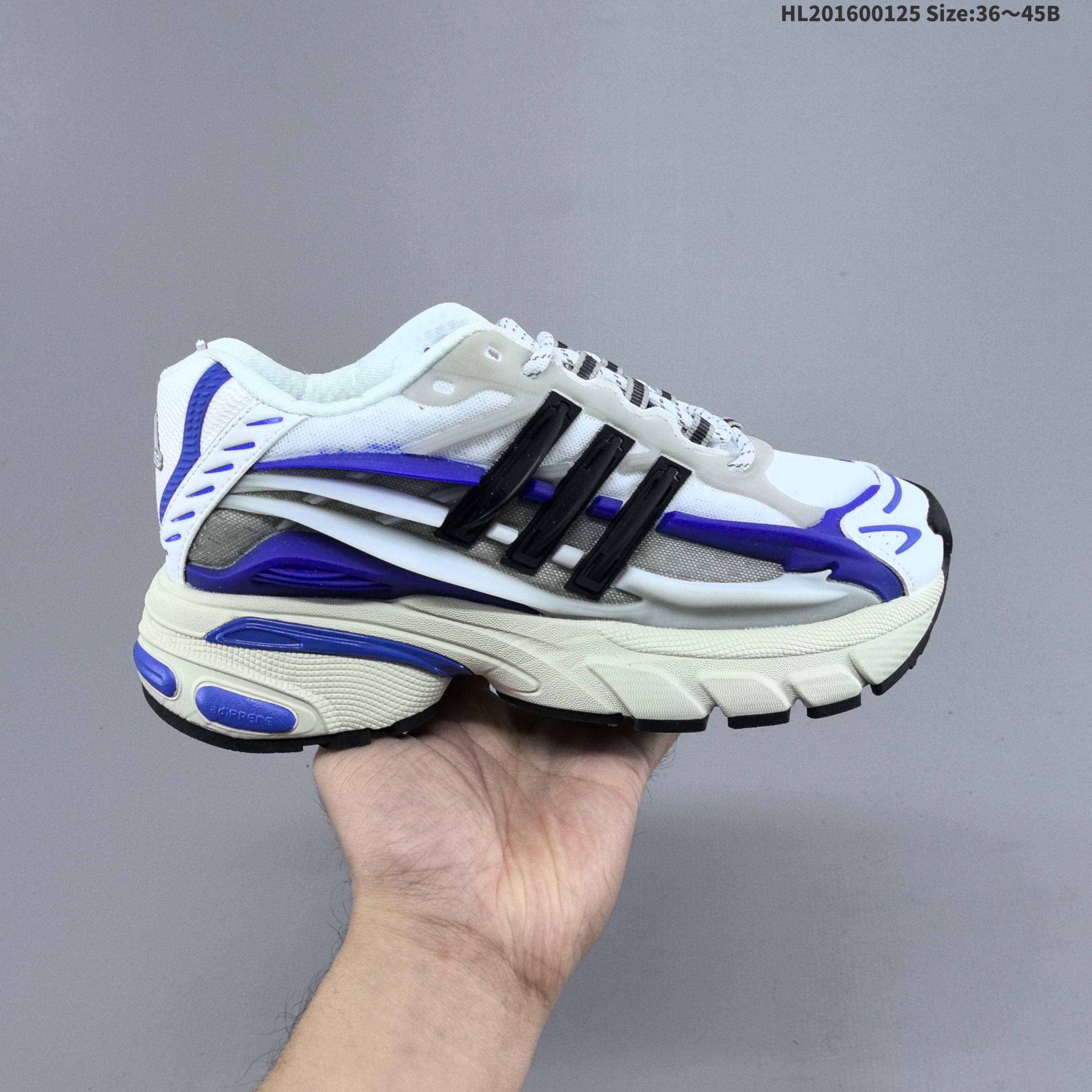 集合💰160
▪️外贸爆款 Pharrell x AD Adistar Jellyfish 联名款低帮复古风老爹鞋 JP9475 未来科技感十足 以3D风格焕新演绎标志性三条纹 为造型添上点睛之笔 金属质感视觉效果TPU自带哑光反射 非常的细节 最大的亮点无疑是鞋屁股 大块的tpu包裹 让增高的大底不再突兀 更显腿长脚细HL201600125 Size:36~45B