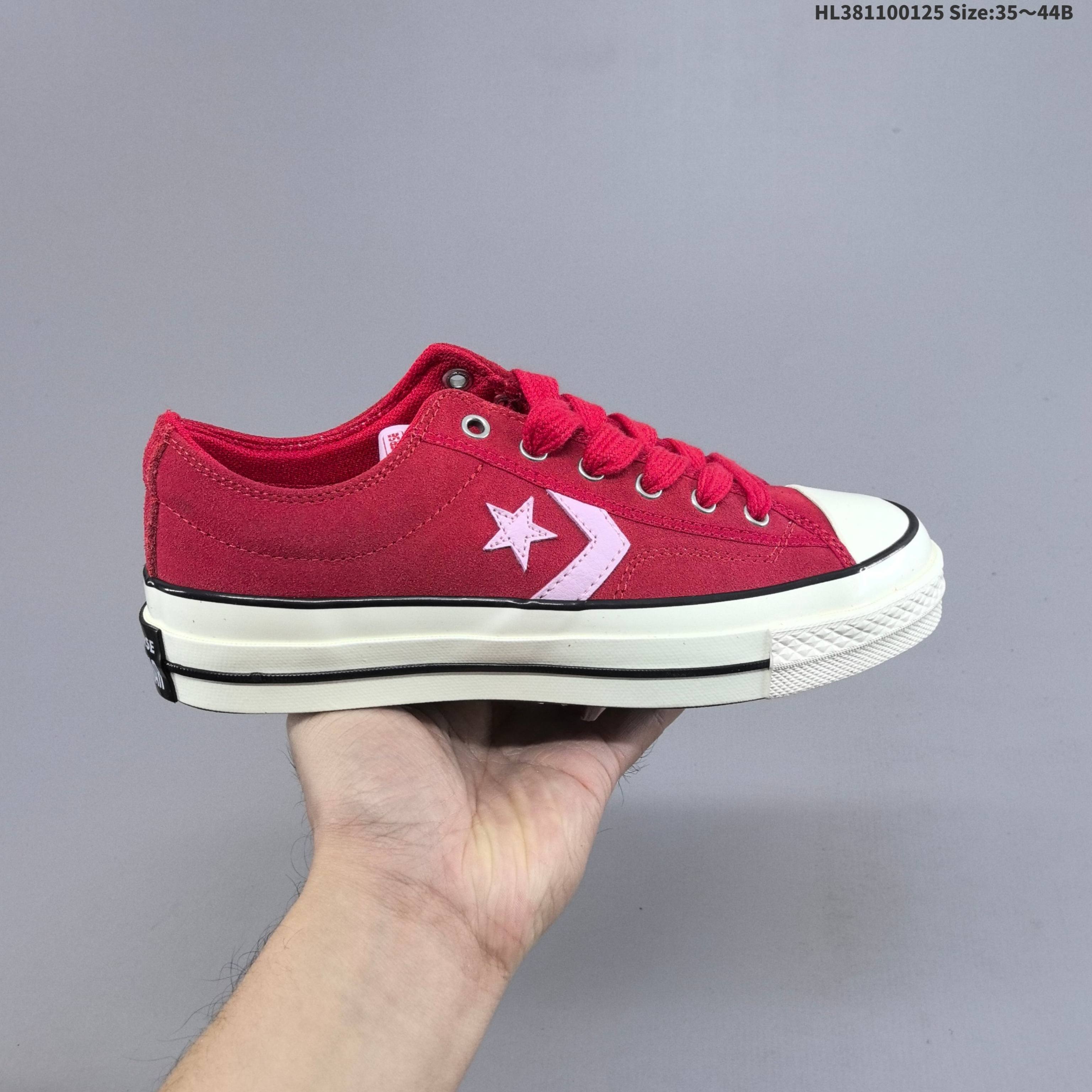 💰110💯男女鞋验真标硫化工艺❗2026ss春夏新品，匡威Converse Star Player Ox"Navy/White"明星球员星剑系列低帮硫化帆布板鞋
尺码：35 36 36.5 37 37.5 38 39 39.5 40 41 41.5 42 42.5 43 44
辅以侧身“星箭”Logo 表明身份，同时搭配相同色调的鞋带和硫化鞋底呈现，保持整体的高度统一性。HL381100125 Size:35～44B