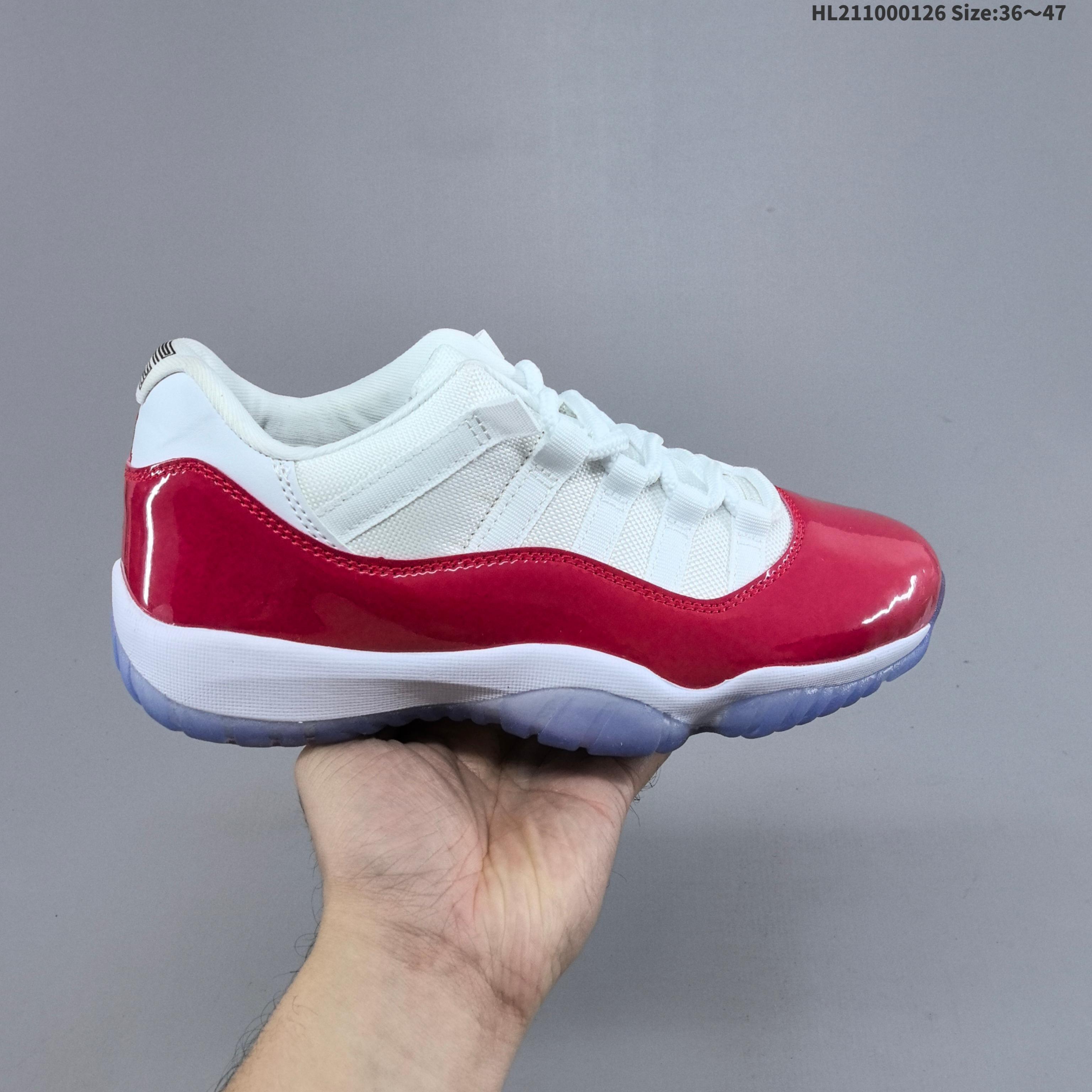 集合💰100
Air Jordan 11 Retro "Space Jam" 高帮 大灌篮 AJ11 乔丹11代 aj11 乔11 高邦 黑蓝白 男女同款 乔丹篮球鞋系列 鞋身整体采用黑色织物网眼打造,搭配黑色漆皮材质框架覆盖层,展示出不错的整体性设计;后跟依然使用经典"四五"并采用白色进行点缀,后跟侧身Jumpman Logo则以蓝色刺绣呈现,鞋带孔辅以黑色绣标上点缀蓝色迷你Jhumpman Logo,营造出奢华的氛围;最后以白色中底、大面积碳板搭配白冰蓝透明水晶外底并带有白色Jumpyman Logo完善整体设计收尾。货号:378037-100
编码HL211000126