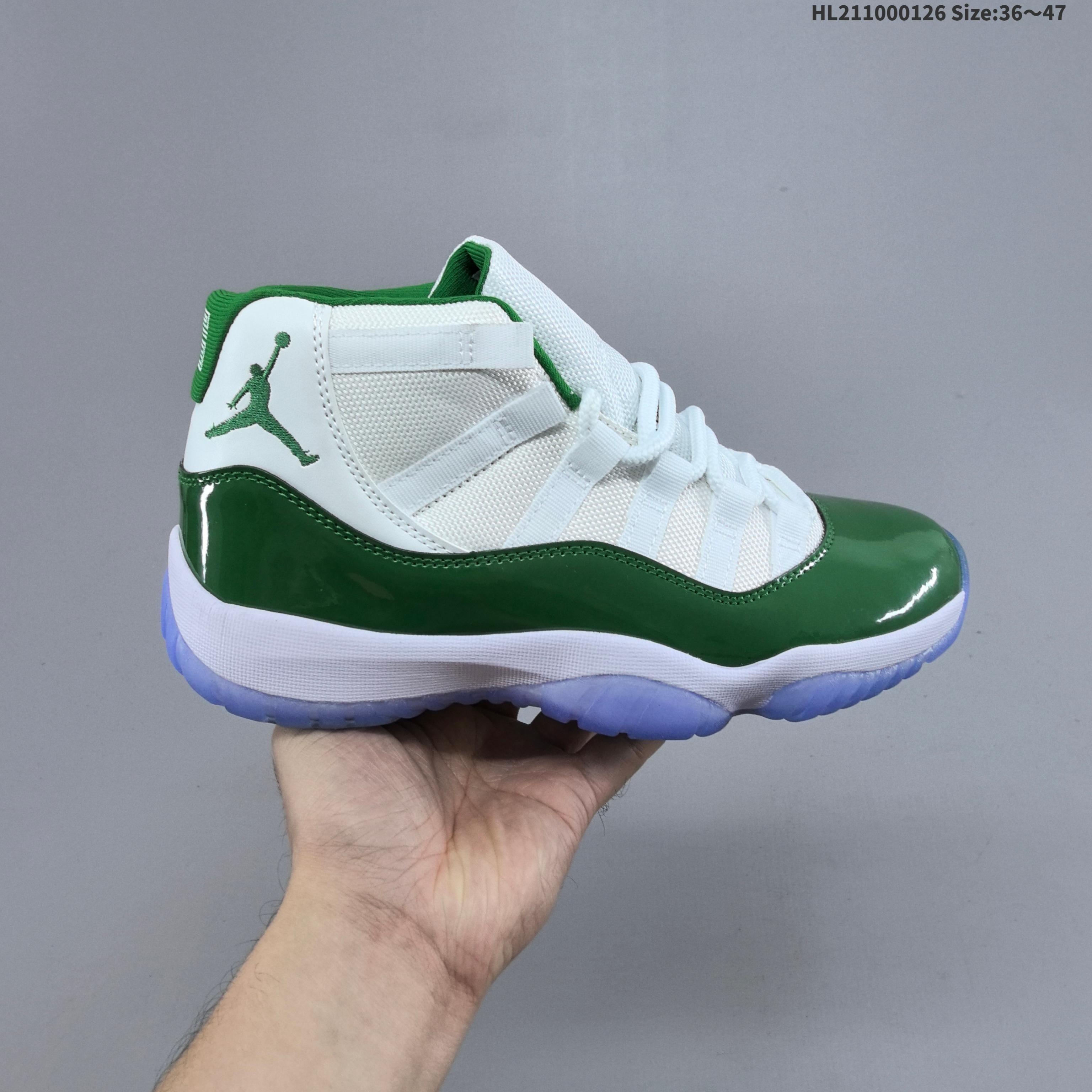 集合💰100
Air Jordan 11 Retro "Space Jam" 高帮 大灌篮 AJ11 乔丹11代 aj11 乔11 高邦 黑蓝白 男女同款 乔丹篮球鞋系列 鞋身整体采用黑色织物网眼打造,搭配黑色漆皮材质框架覆盖层,展示出不错的整体性设计;后跟依然使用经典"四五"并采用白色进行点缀,后跟侧身Jumpman Logo则以蓝色刺绣呈现,鞋带孔辅以黑色绣标上点缀蓝色迷你Jhumpman Logo,营造出奢华的氛围;最后以白色中底、大面积碳板搭配白冰蓝透明水晶外底并带有白色Jumpyman Logo完善整体设计收尾。货号:378037-100
编码HL211000126