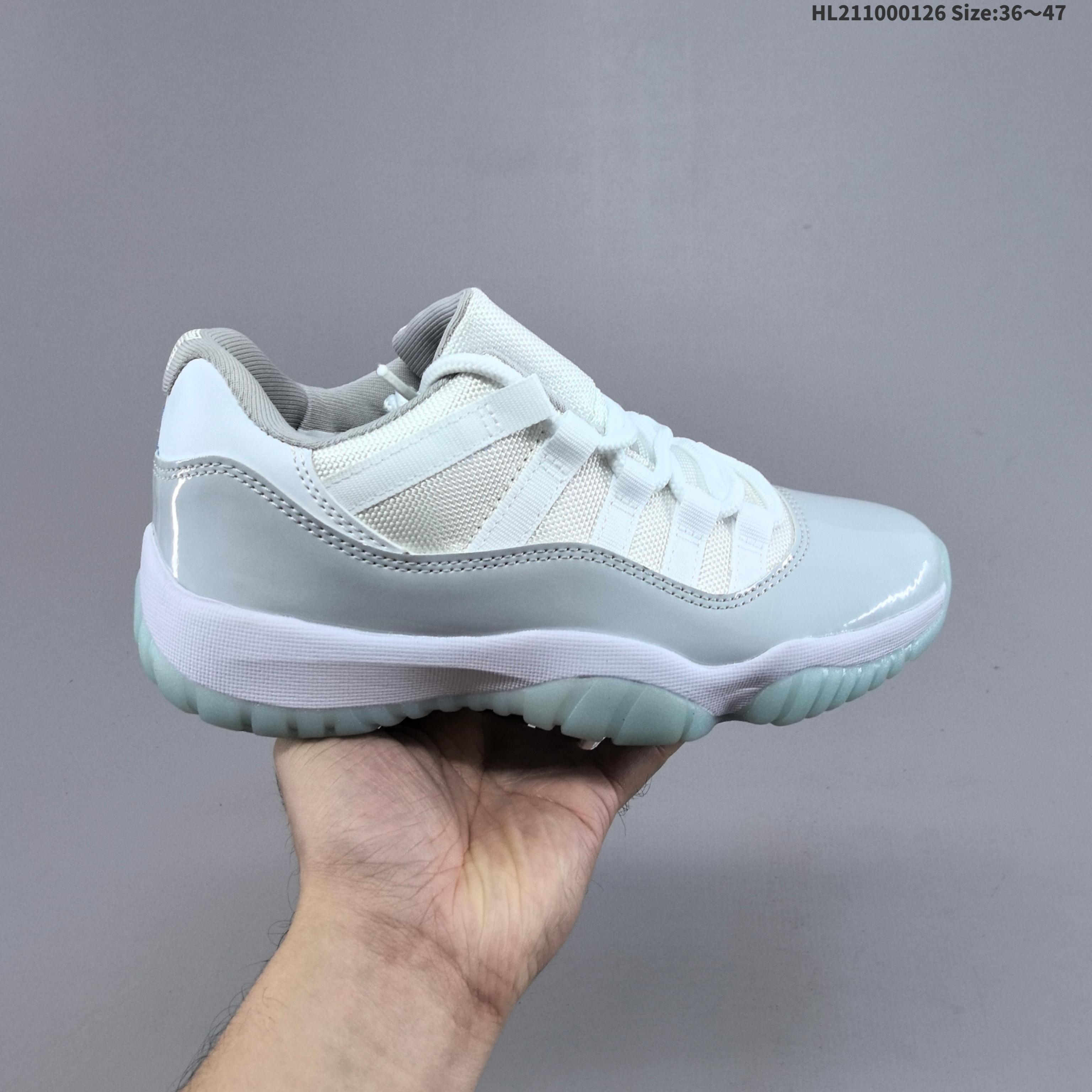 集合💰100
Air Jordan 11 Retro "Space Jam" 高帮 大灌篮 AJ11 乔丹11代 aj11 乔11 高邦 黑蓝白 男女同款 乔丹篮球鞋系列 鞋身整体采用黑色织物网眼打造,搭配黑色漆皮材质框架覆盖层,展示出不错的整体性设计;后跟依然使用经典"四五"并采用白色进行点缀,后跟侧身Jumpman Logo则以蓝色刺绣呈现,鞋带孔辅以黑色绣标上点缀蓝色迷你Jhumpman Logo,营造出奢华的氛围;最后以白色中底、大面积碳板搭配白冰蓝透明水晶外底并带有白色Jumpyman Logo完善整体设计收尾。货号:378037-100
编码HL211000126