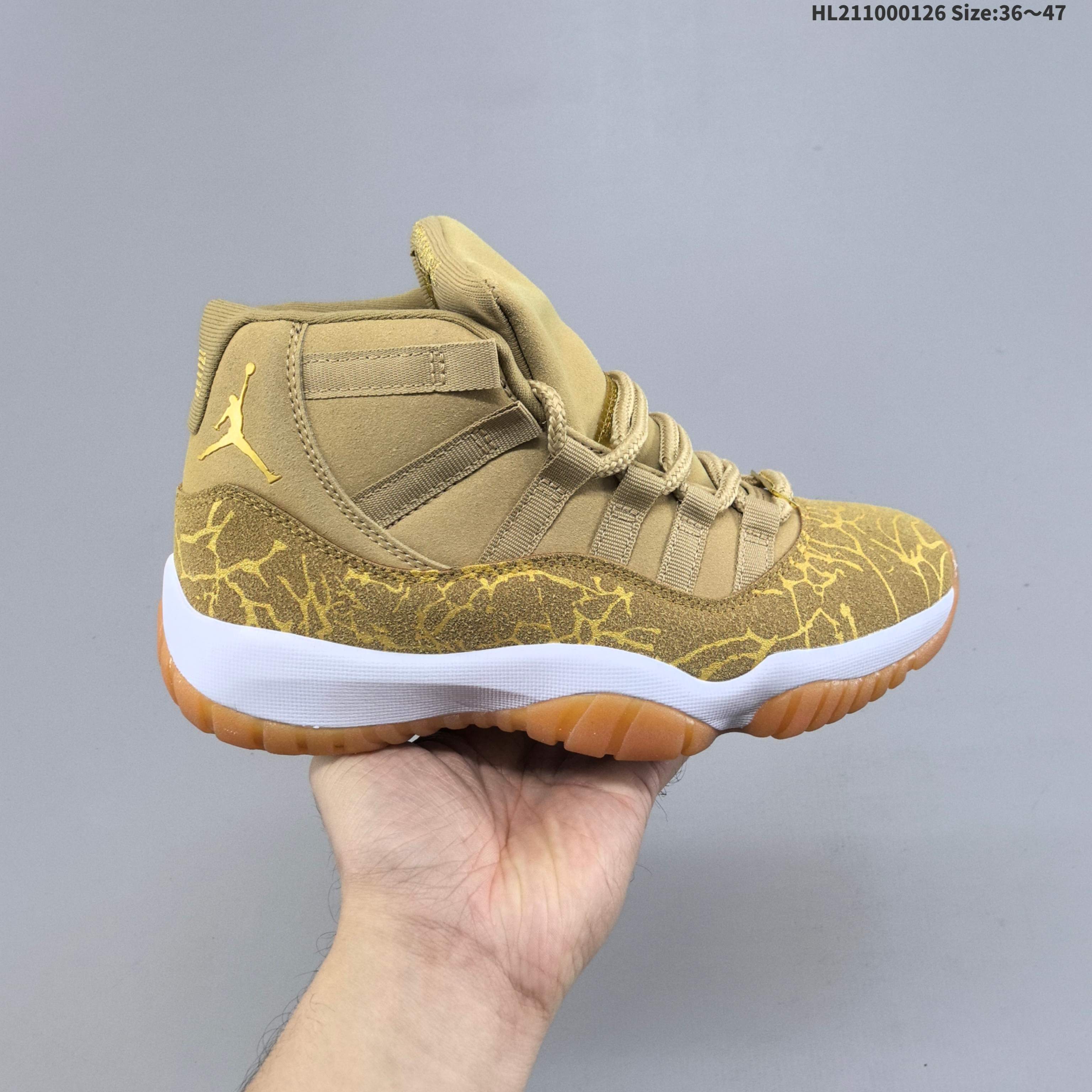 集合💰100
Air Jordan 11 Retro "Space Jam" 高帮 大灌篮 AJ11 乔丹11代 aj11 乔11 高邦 黑蓝白 男女同款 乔丹篮球鞋系列 鞋身整体采用黑色织物网眼打造,搭配黑色漆皮材质框架覆盖层,展示出不错的整体性设计;后跟依然使用经典"四五"并采用白色进行点缀,后跟侧身Jumpman Logo则以蓝色刺绣呈现,鞋带孔辅以黑色绣标上点缀蓝色迷你Jhumpman Logo,营造出奢华的氛围;最后以白色中底、大面积碳板搭配白冰蓝透明水晶外底并带有白色Jumpyman Logo完善整体设计收尾。货号:378037-100
编码HL211000126