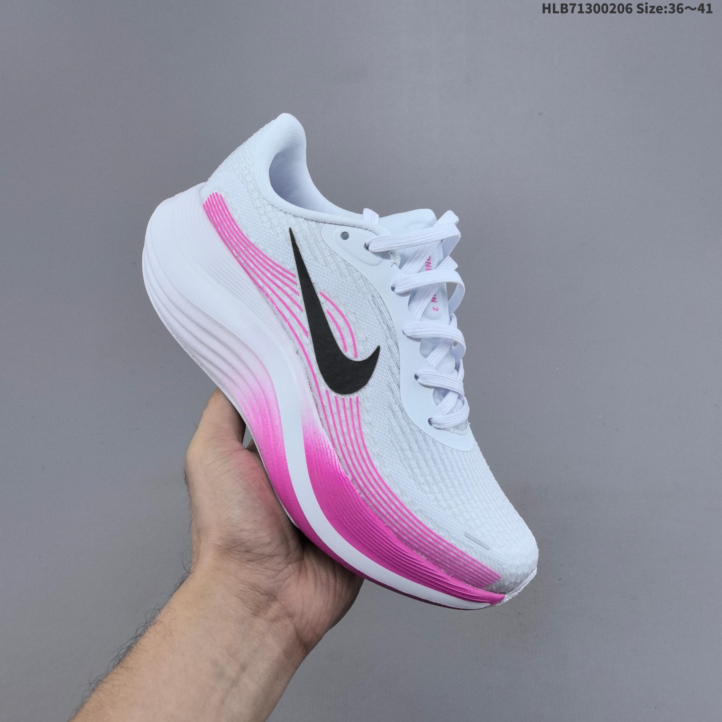 集合💰195
公司级✅Nike Journey Run 2 耐克 轻便透气 缓震舒适 运动跑步鞋 
使用了新型的缓震材料 脚感偏韧 后跟有加厚的海绵填充 鞋子前掌和后掌做了加宽设计 增加了跑步时的稳定性 织物加网纱的鞋面极好的透气性
货号:FN0228-213
ID:HLB71300206 