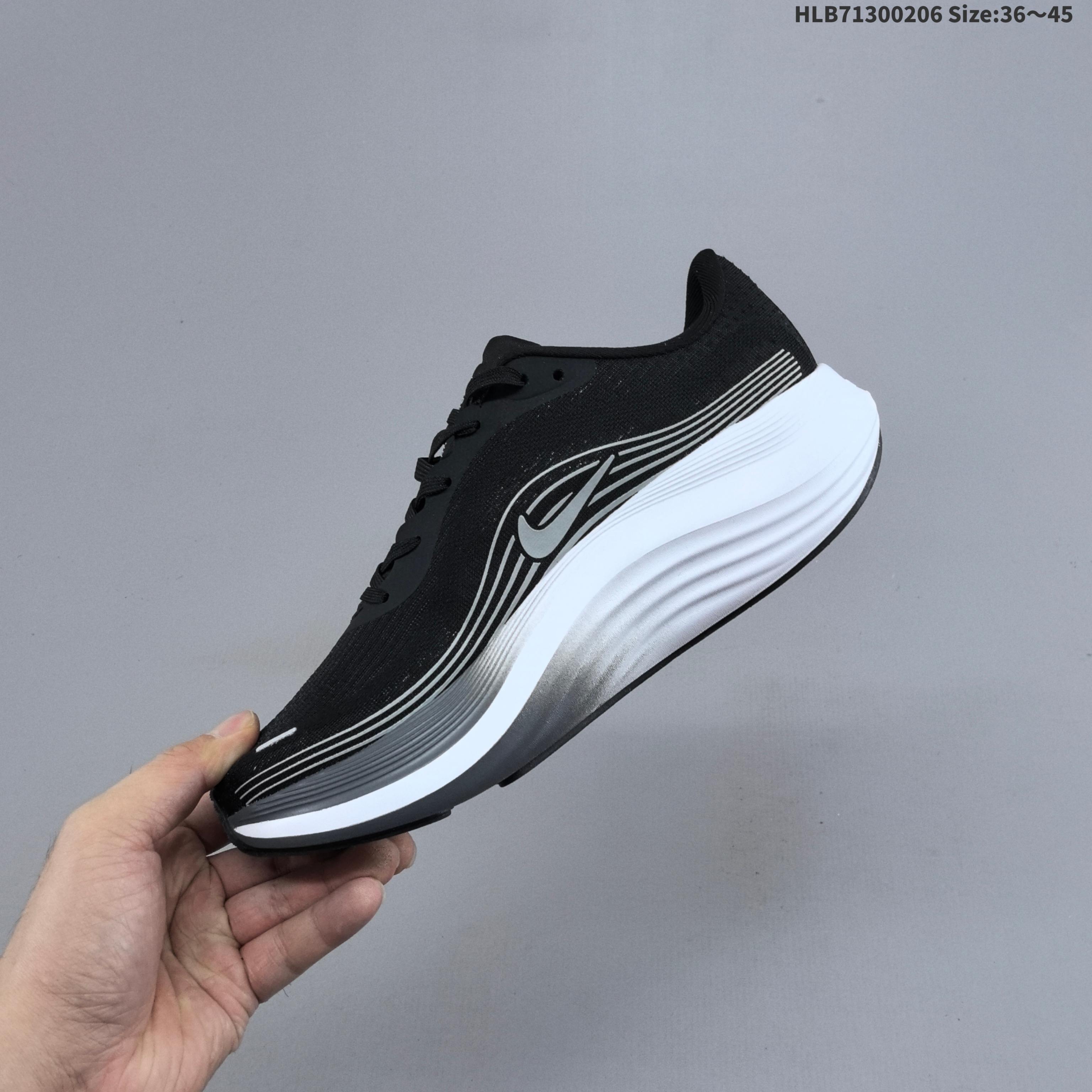 集合💰195
公司级✅Nike Journey Run 2 耐克 轻便透气 缓震舒适 运动跑步鞋 
使用了新型的缓震材料 脚感偏韧 后跟有加厚的海绵填充 鞋子前掌和后掌做了加宽设计 增加了跑步时的稳定性 织物加网纱的鞋面极好的透气性
货号:FN0228-213
ID:HLB71300206 