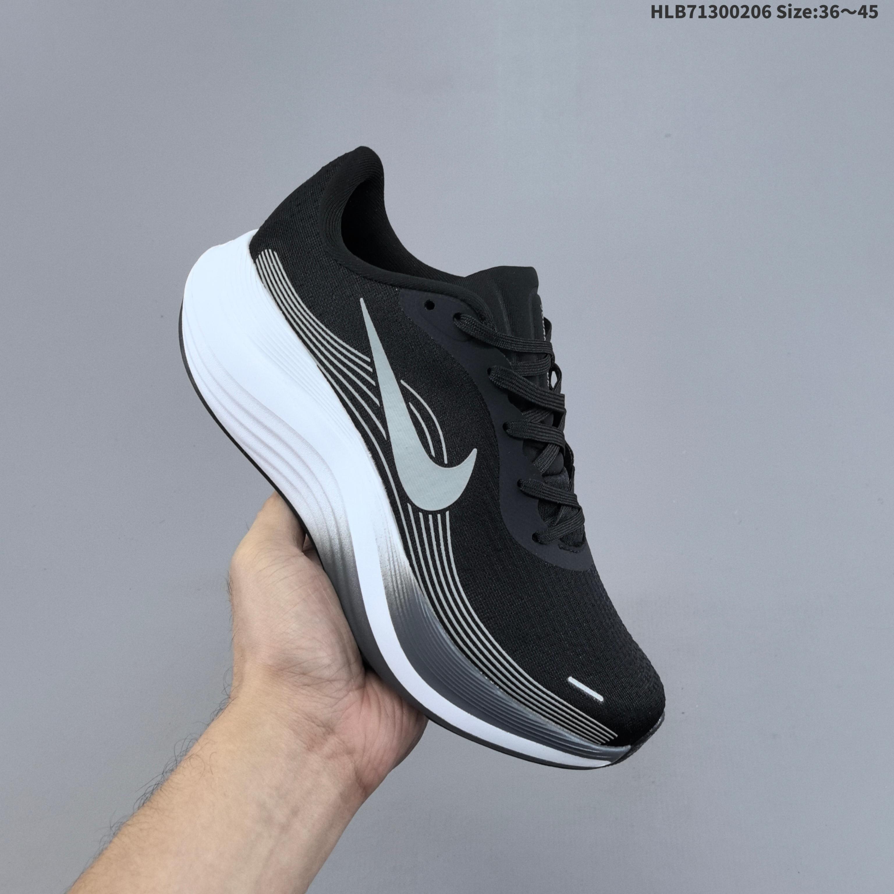 集合💰195
公司级✅Nike Journey Run 2 耐克 轻便透气 缓震舒适 运动跑步鞋 
使用了新型的缓震材料 脚感偏韧 后跟有加厚的海绵填充 鞋子前掌和后掌做了加宽设计 增加了跑步时的稳定性 织物加网纱的鞋面极好的透气性
货号:FN0228-213
ID:HLB71300206 