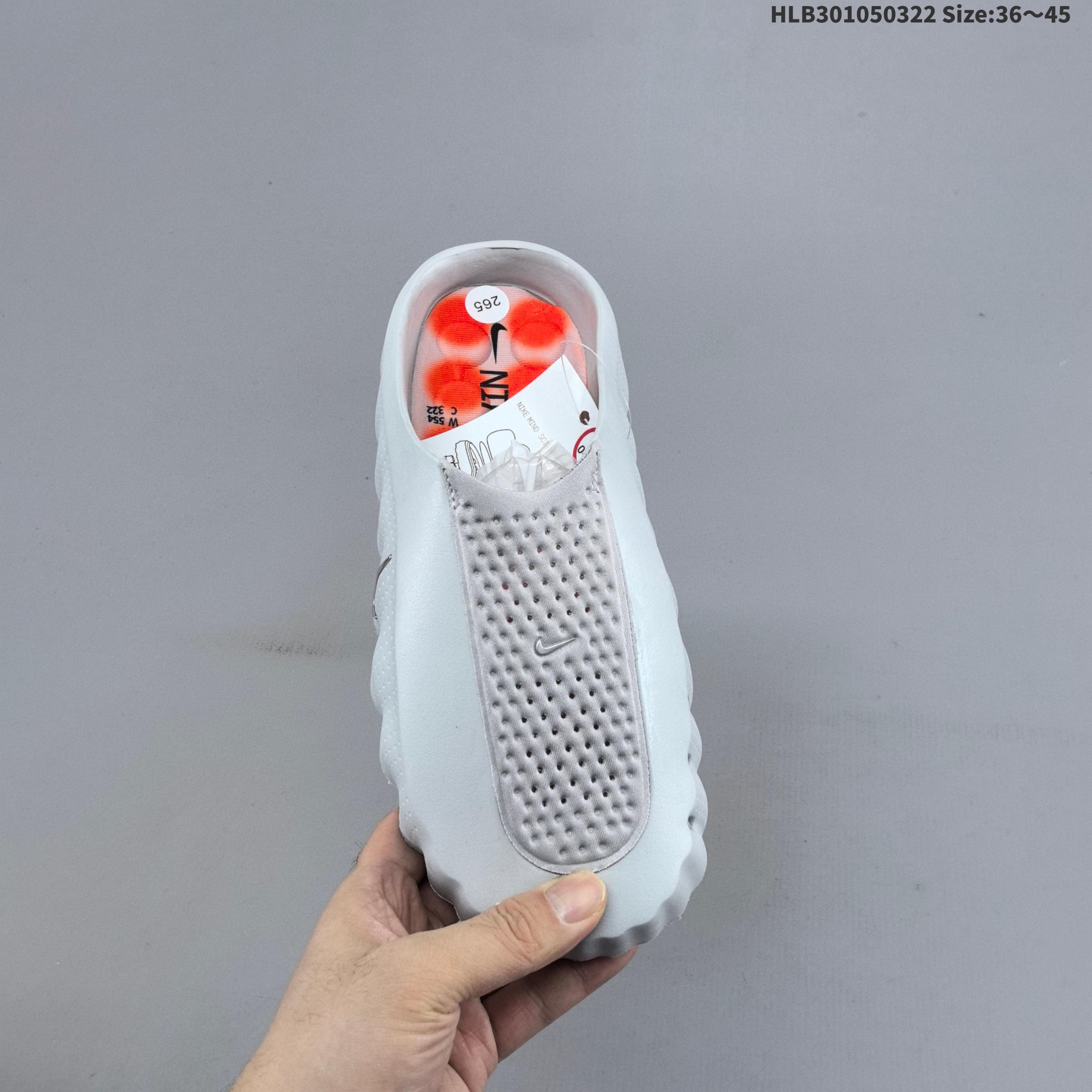 真标✅Nike Mind 001 Recovery Slide 耐克 舒适柔软包头拖鞋 黑科技产物 作为耐克首款结合神经科学研发的鞋款 它最大的设计在于鞋底 鞋底嵌有22个独立泡棉节点 上脚后能有效刺激足底触觉 搭配吸睛的外观 适合在运动后放松时穿着 带来独特体验 货号:HQ4307-003 lD:HLB301050322