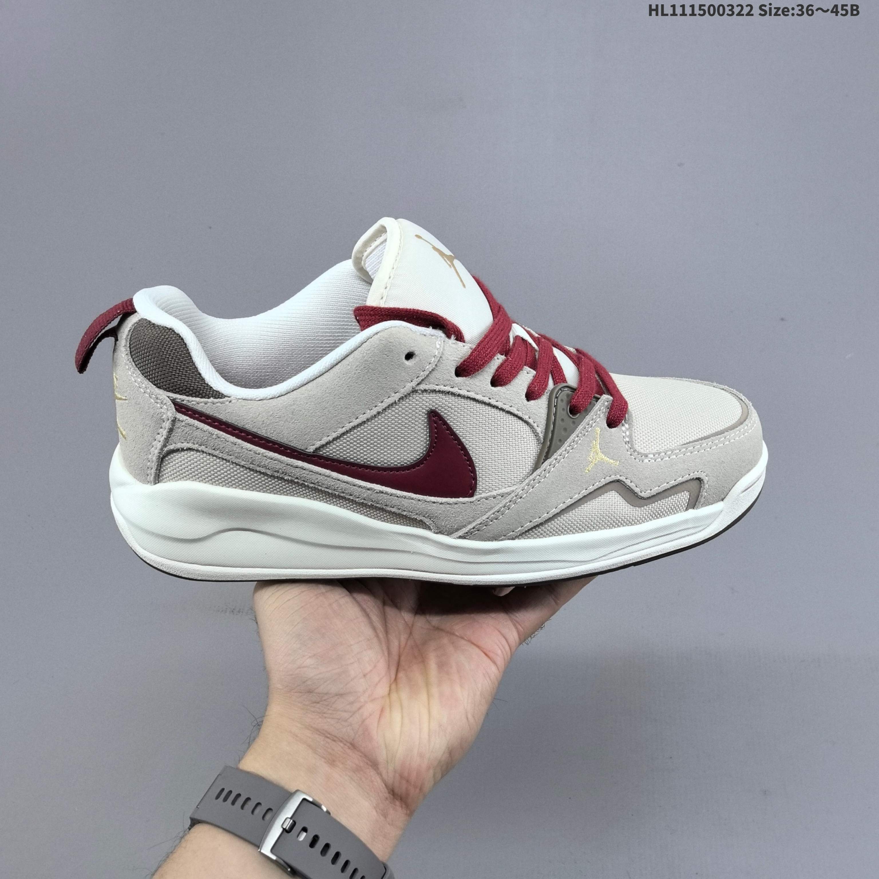 耐克 乔丹 NIKE Jordan 男女篮球鞋 JORDAN CMFT ERA 运动鞋,作为运动休闲款式,外观上延续了复古韵味,鞋面质感层次丰富. 货号: IQ9781 261 编码: HL111500322 B