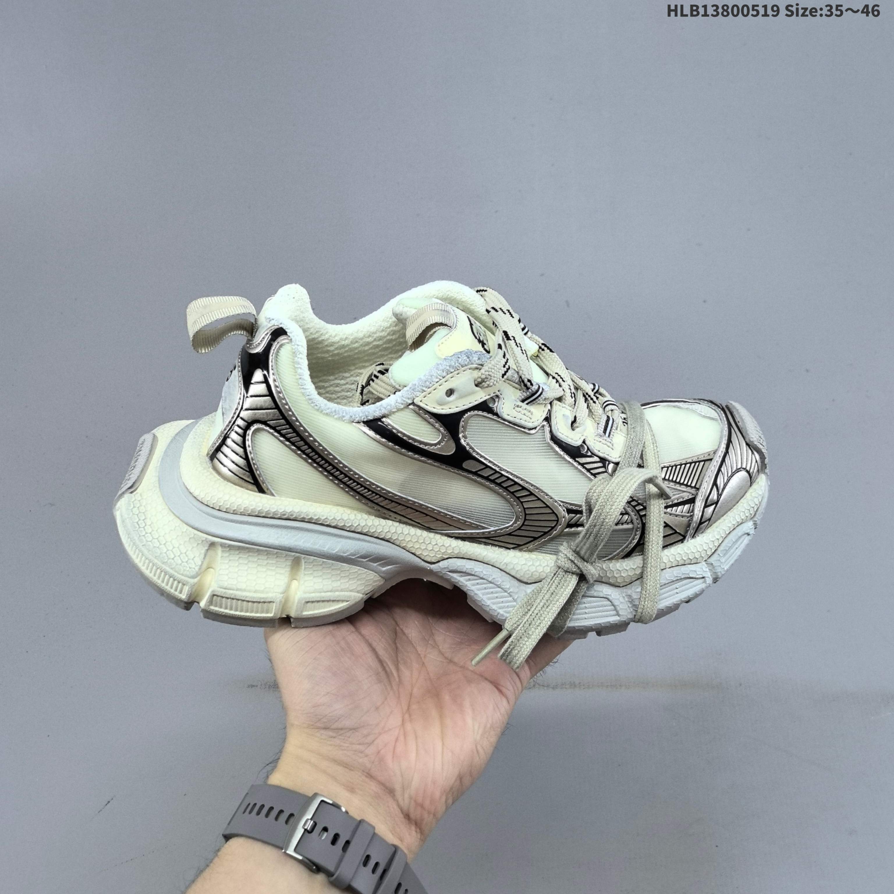 集合 BALENCIAGA/巴黎世家 (盲盒配色随机,码数可选!非质量问题不退不换)男女鞋,全部采用原档案原楦数据开发,原装EVA环保去臭环型鞋垫,全新开发5层私模,搭载轻量发泡EVA缓震中底,组合防滑橡胶大底❗法国高端奢侈品牌-巴黎世家BALENCIAGA 3XL Sneakers 3+系列低帮复古阔型底姥爹风潮流百搭休闲慢跑鞋“ 734731 W3XL2 编码:HLB13800519