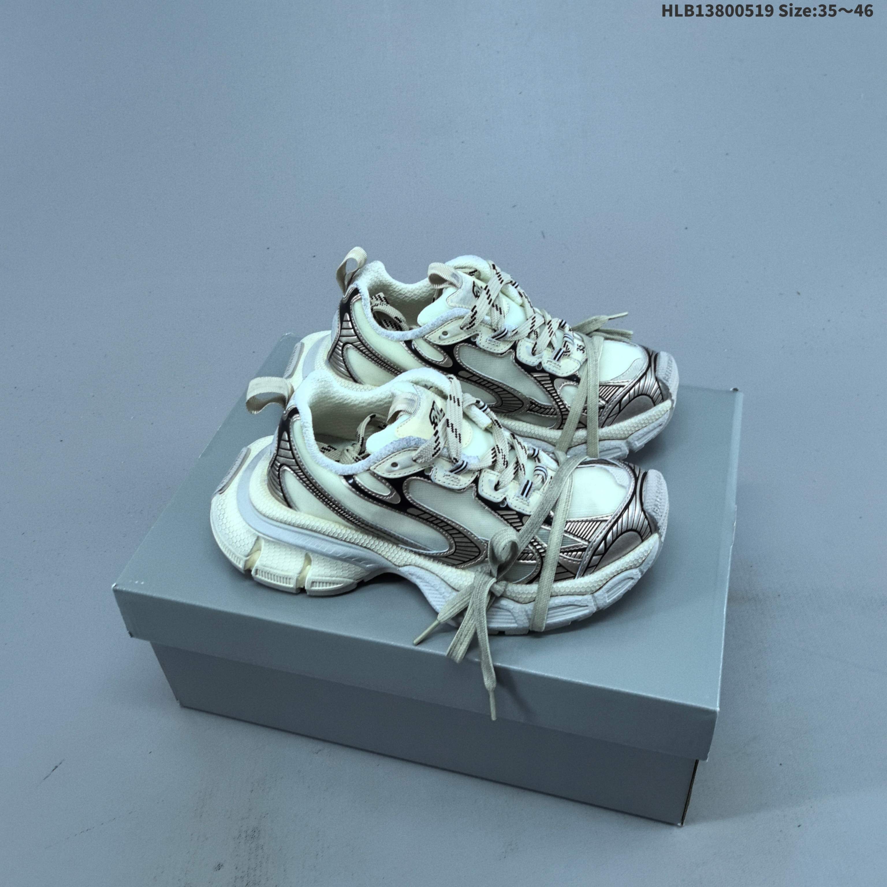 集合 BALENCIAGA/巴黎世家 (盲盒配色随机,码数可选!非质量问题不退不换)男女鞋,全部采用原档案原楦数据开发,原装EVA环保去臭环型鞋垫,全新开发5层私模,搭载轻量发泡EVA缓震中底,组合防滑橡胶大底❗法国高端奢侈品牌-巴黎世家BALENCIAGA 3XL Sneakers 3+系列低帮复古阔型底姥爹风潮流百搭休闲慢跑鞋“ 734731 W3XL2 编码:HLB13800519