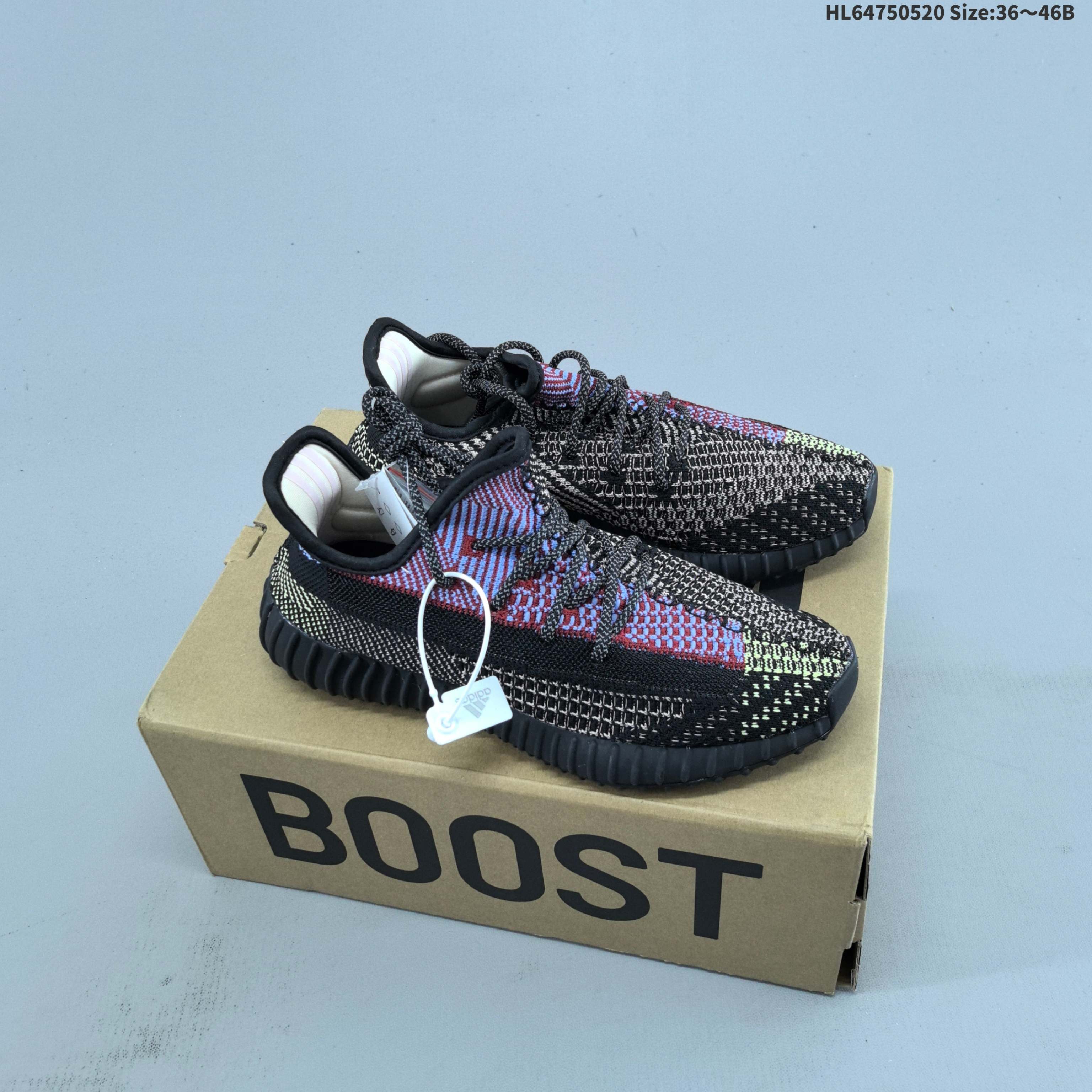 集合三 真爆✅联乘侃爷Kanye West x Adidas Yeezy Boost 350 V2 百搭轻便爆米花中底休闲运动慢跑鞋.采用Boost爆米花缓震材质. 货号: FZ5246 编码:HL64750520 B