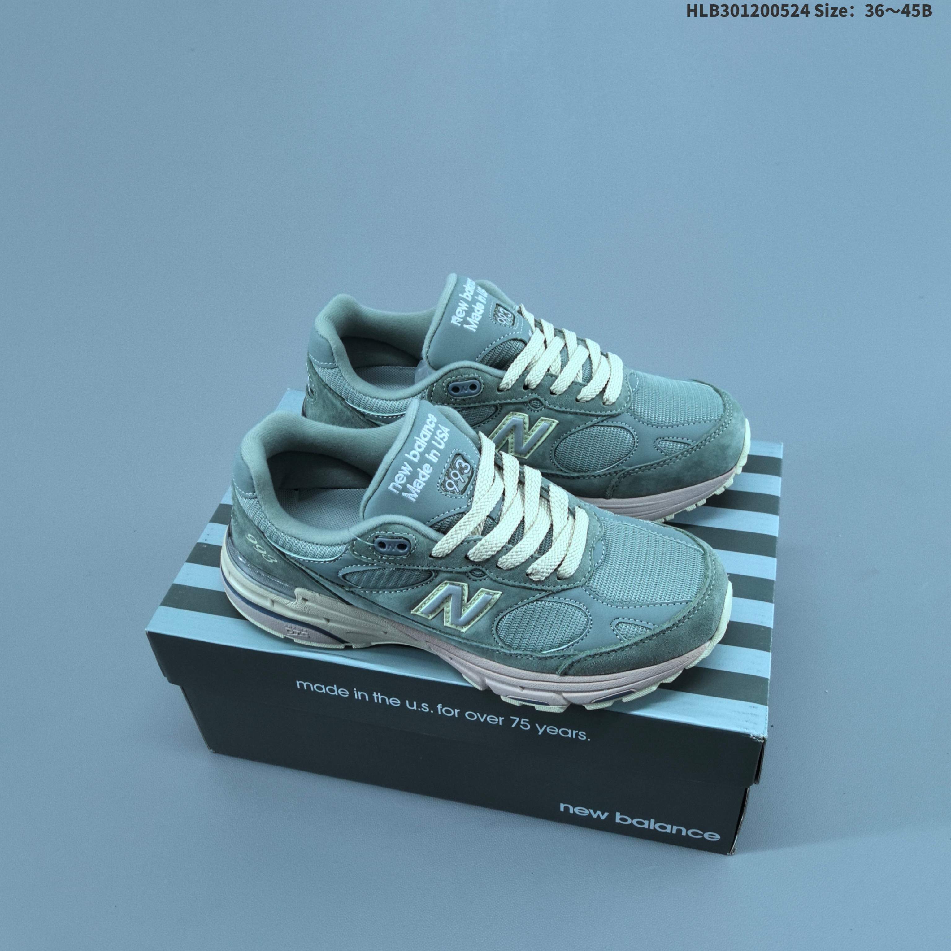 集合一 ✅New Balance Made in USA MR993系列美产血统经典复古休闲运动百搭老爹跑步鞋“联名奶白岩石灰”WR993GL Ronnie Fieg 和 Kith 一直都在工作. 最近在迈阿密和罗迪欧大道建立了他们最新的实体空间,纽约市的队列刚刚展示了其最新项目:New Balance 993.Kith 和 New Balance 的联合努力包括在正在进行的季节性 101 春季计划中,保持清洁. 该系列的调色板——“Tinge”、“Theory”、“Realm”、“Sanddrift”、“Quicksand”、“Black”——在运动鞋的鞋面和鞋底单元共享不动产. 透气网布底座采用绿色调,与这双鞋其他地方的灰色和灰白色相得益彰. 优质绒面革再次发挥其典型作用,中底处的舒适 ABZORB 缓冲垫也是如此. Fieg 和团队为他们 New Balance 993 增添了奶油色、灰色和黑色色调的鞋底 ID:HLB301200524 B