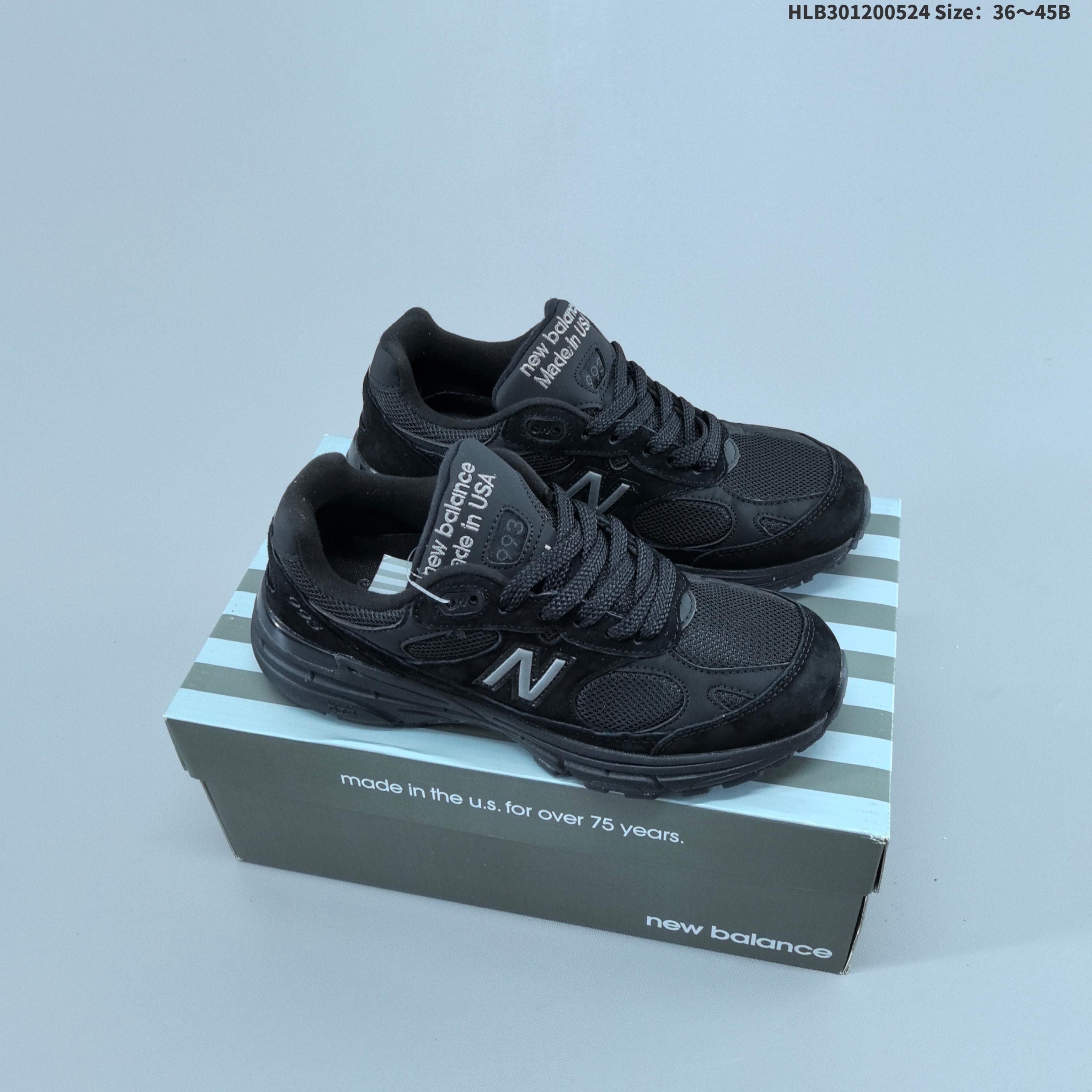 集合二 ✅New Balance Made in USA MR993系列美产血统经典复古休闲运动百搭老爹跑步鞋“联名奶白岩石灰”WR993GL Ronnie Fieg 和 Kith 一直都在工作. 最近在迈阿密和罗迪欧大道建立了他们最新的实体空间,纽约市的队列刚刚展示了其最新项目:New Balance 993.Kith 和 New Balance 的联合努力包括在正在进行的季节性 101 春季计划中,保持清洁. 该系列的调色板——“Tinge”、“Theory”、“Realm”、“Sanddrift”、“Quicksand”、“Black”——在运动鞋的鞋面和鞋底单元共享不动产. 透气网布底座采用绿色调,与这双鞋其他地方的灰色和灰白色相得益彰. 优质绒面革再次发挥其典型作用,中底处的舒适 ABZORB 缓冲垫也是如此. Fieg 和团队为他们 New Balance 993 增添了奶油色、灰色和黑色色调的鞋底 ID:HLB301200524 B