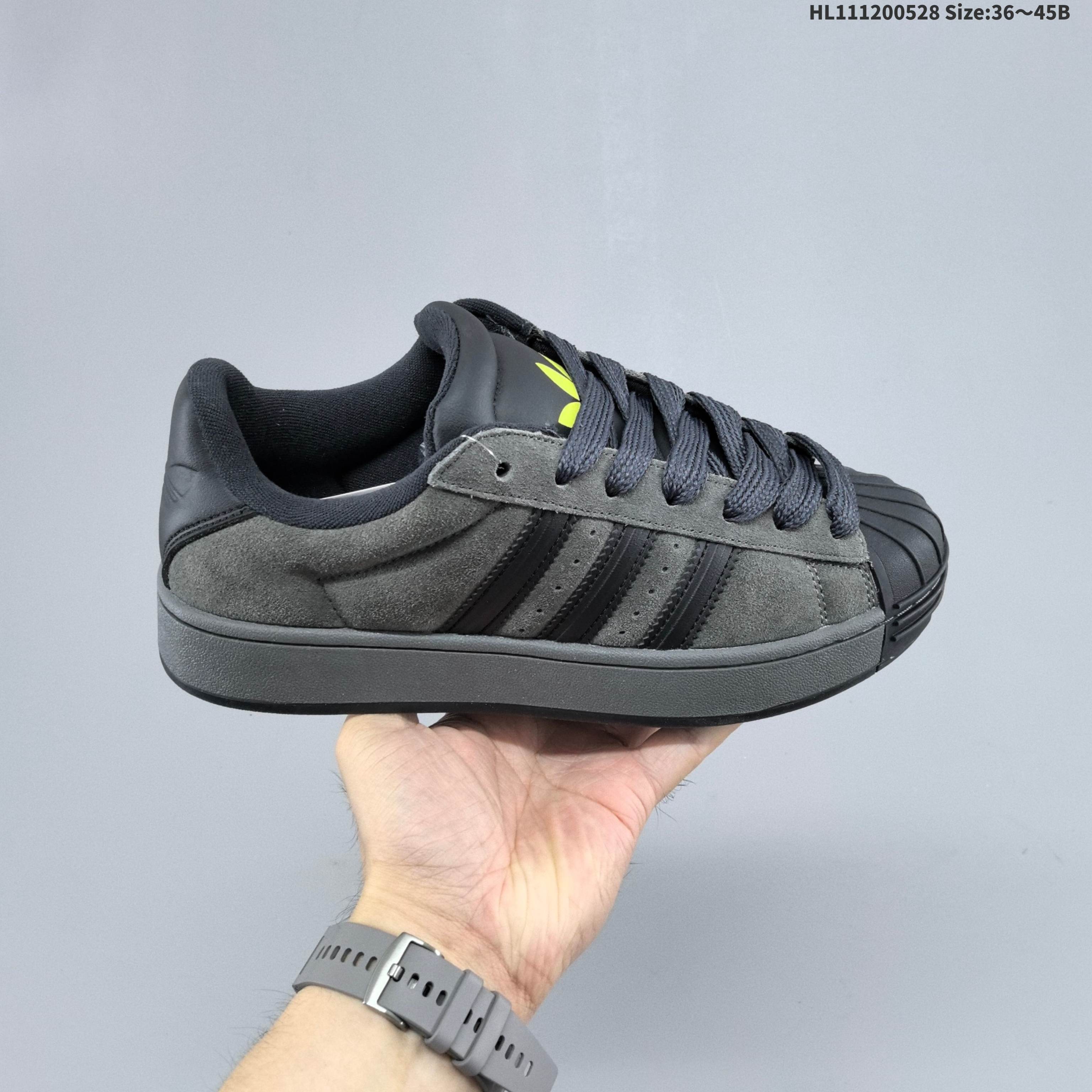 Adidas Superstar 2 ST 面包鞋 3.0贝壳头低帮休闲板鞋 公司级版本 头层牛皮的胖版贝壳头 填充超饱满的面包鞋身 包裹感超棒 标志性贝壳头做了加宽设计 防撞耐造 官方货号: KI3513 HL111200528 B