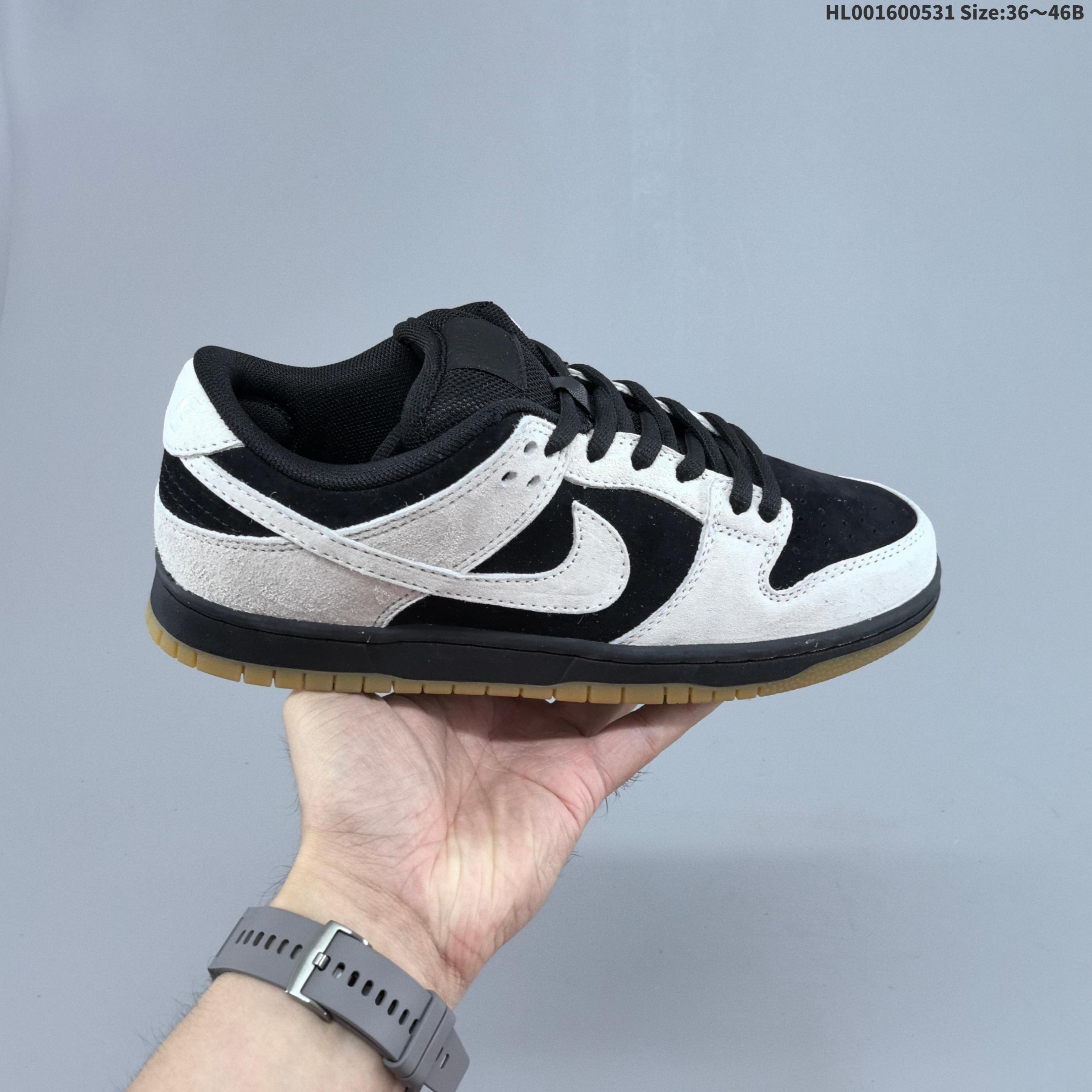 头层带半码 Nike Dunk SB Low "Ash Kick" 耐克 SB 低帮 灰黑色 男女同款 舒适百搭耐磨低邦板鞋 该定制版球鞋选用原鞋款为Nike Dunk SB Low Pro舒适耐磨低帮板鞋男女同款紫黑,鞋身整体采用专属颜料重新喷涂.添加潮流元素效果喷涂点缀. 货号:HQ1625-500(2026.01发售) HL001600531 B