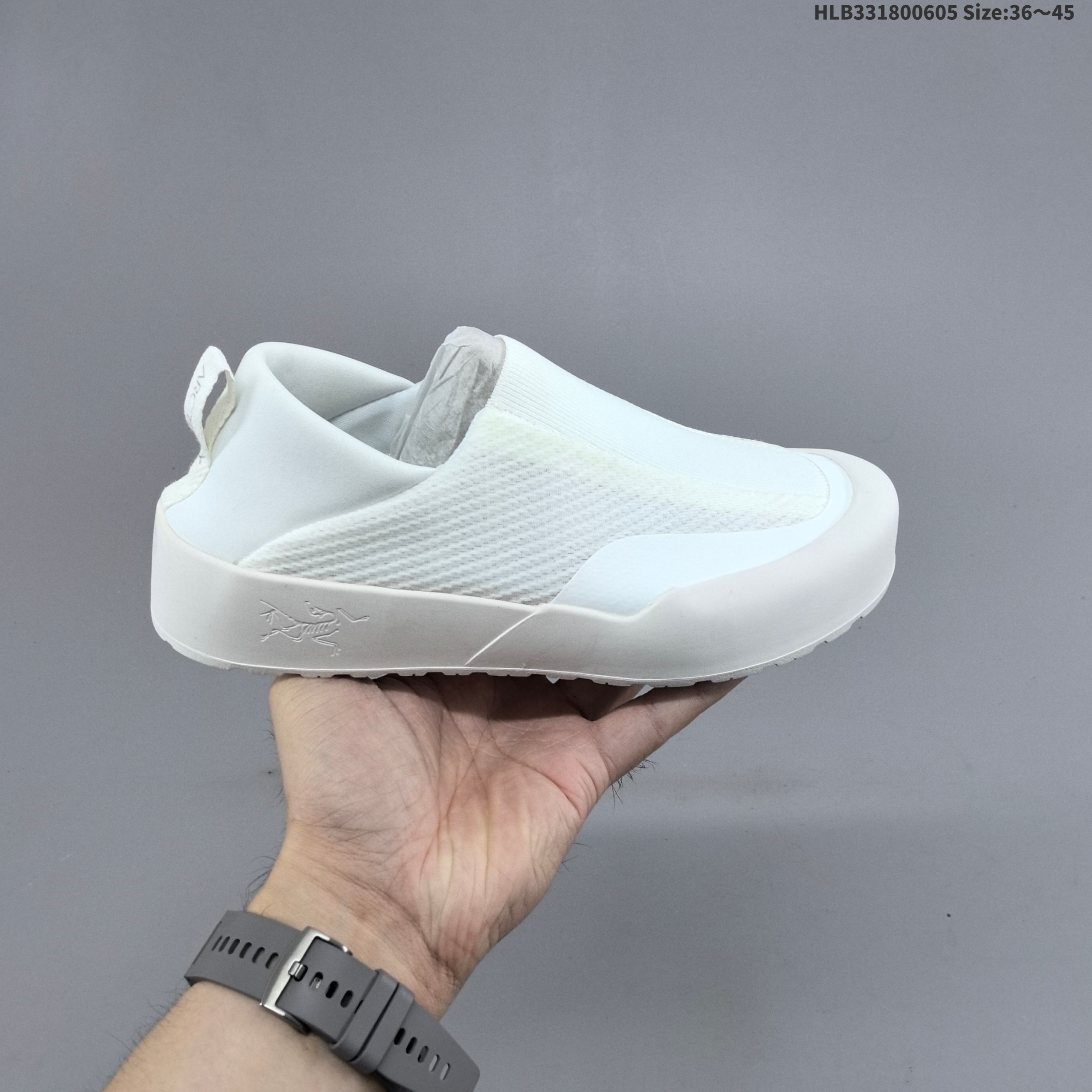 集合 ArcTeryx kragg 2025 始祖鸟新款一脚蹬两穿休闲鞋户外运动鞋袜子鞋 采用耐磨防滑鞋底 搭配3cm内增高 柔软鞋垫 上脚轻盈舒适,减震效果强悍,简约的网眼透气材料加一脚蹬设计穿脱方便,颜色百搭, 低调简单,上脚舒适轻便包裹性强无负重感,四季百搭!L08097400 编码:HLB331800605
