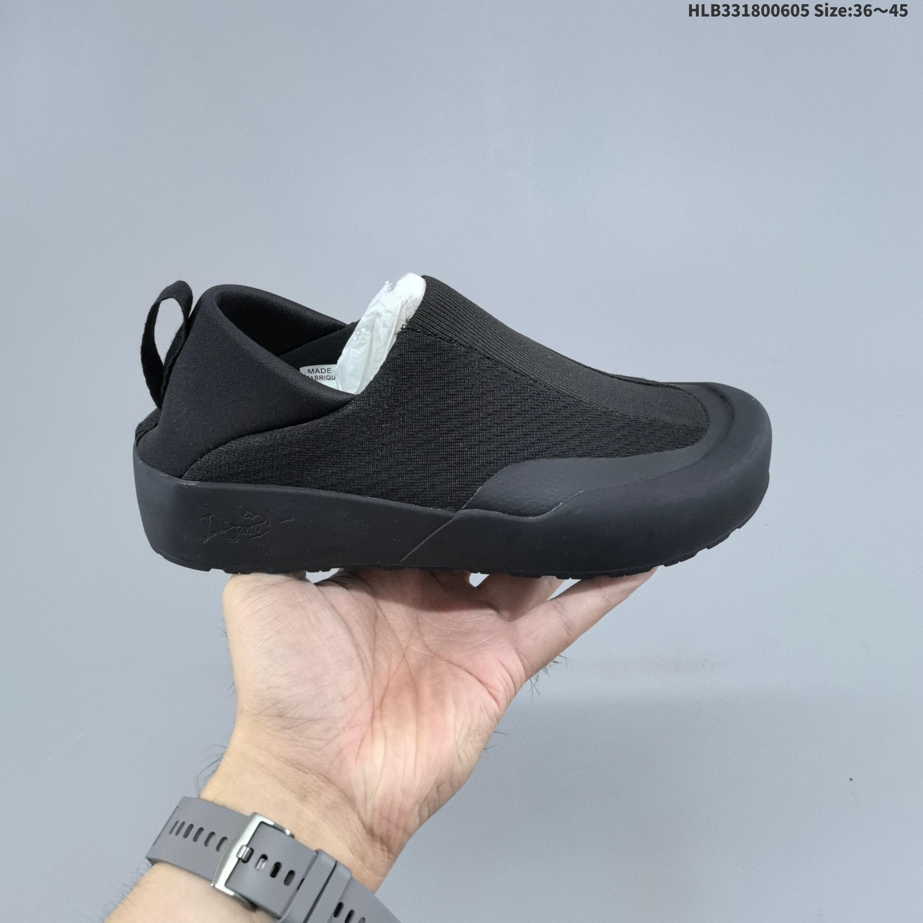 ArcTeryx kragg 2025 始祖鸟新款一脚蹬两穿休闲鞋户外运动鞋袜子鞋 采用耐磨防滑鞋底 搭配3cm内增高 柔软鞋垫 上脚轻盈舒适,减震效果强悍,简约的网眼透气材料加一脚蹬设计穿脱方便,颜色百搭, 低调简单,上脚舒适轻便包裹性强无负重感,四季百搭!L08097400 编码:HLB331800605
