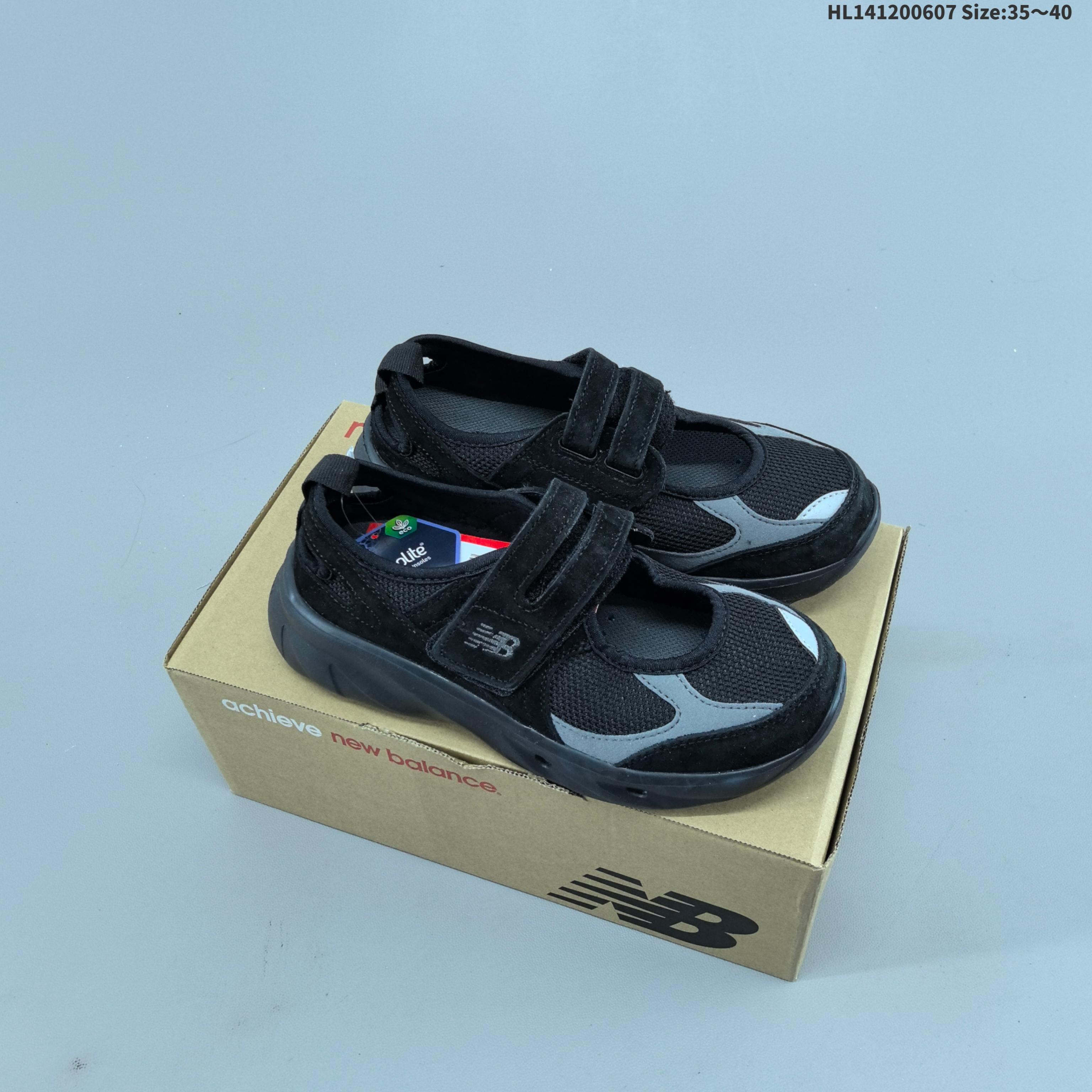集合 New Balance Terrace Mule 新百伦 凉鞋 时尚舒适 防滑耐磨一脚蹬半拖 鞋身材质为橡胶和网格布 后跟较矮 方便随时穿脱 鞋底参考了990V1和CT 300的设计 官方货号: NBRJEF710B HL141200607