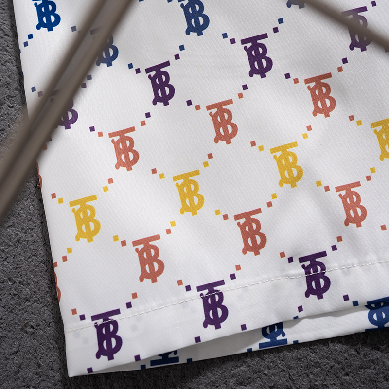 Burberry 巴宝莉 2025最新款 短裤沙滩裤 沙滩旅游 高订制 五金 上身效果超正 腿部线条完全得到彰显