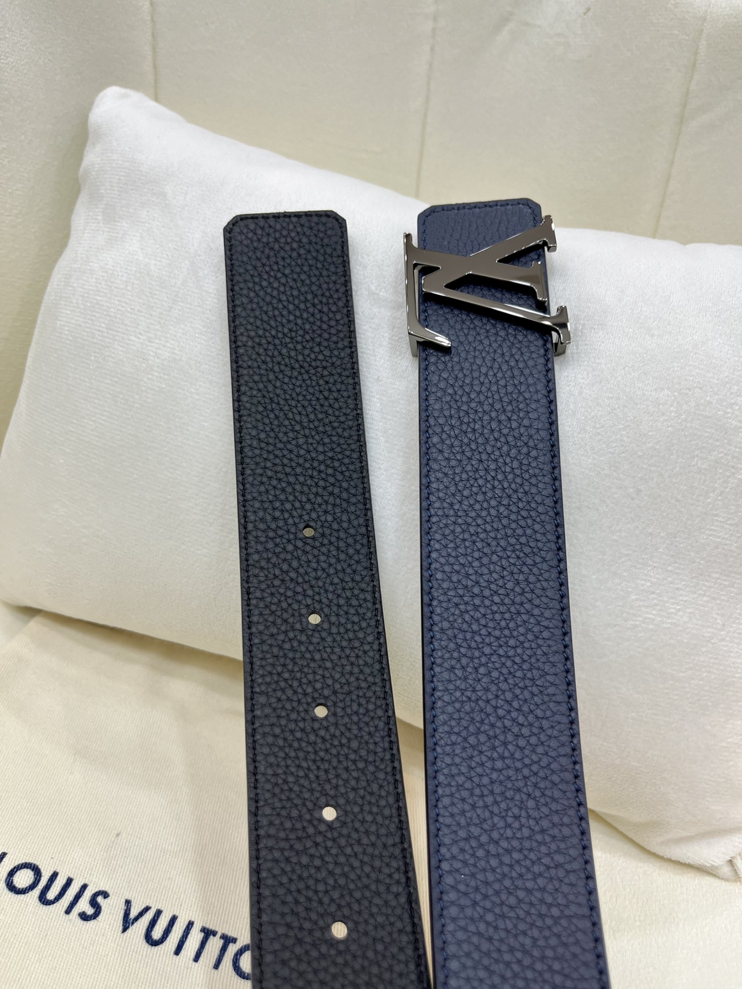 NO:138019,LV 4.0cm imported cowhide fabric, counter-pair, show the popular craftsmanship-dynamic design spirit., belt, louis vuitton, cowhide19860909LV 4.0cm进口牛皮面料 专柜对版 展现时下流行的工艺-动感设计精神.,皮带,louis vuitton,cowhide,Belt