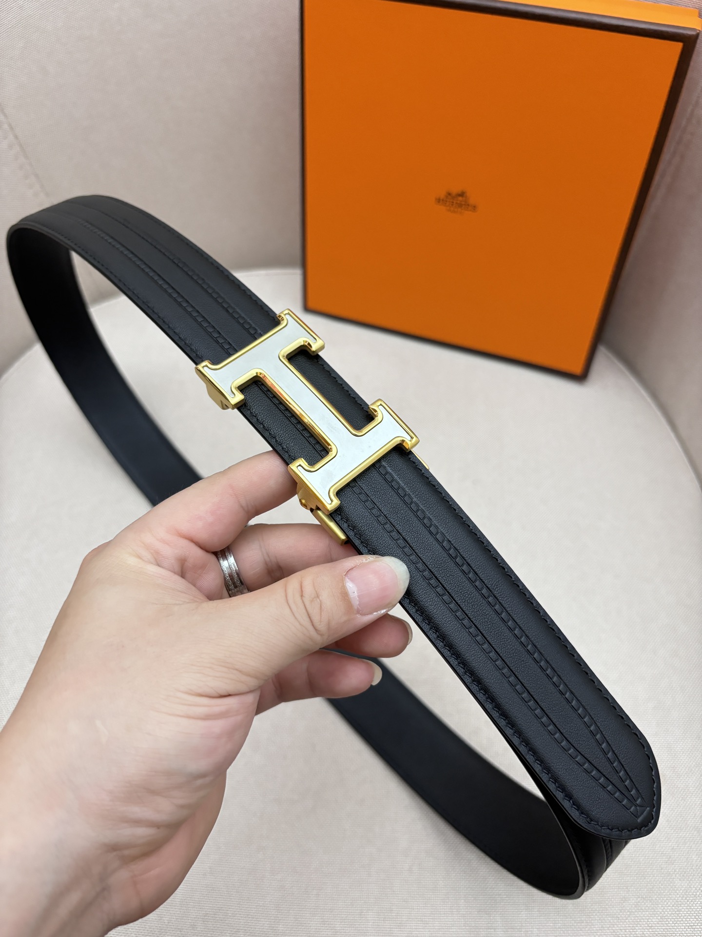  爱马仕3.5cm自动带 进口牛皮面料 展现时下流行的工艺-动感设计精神。