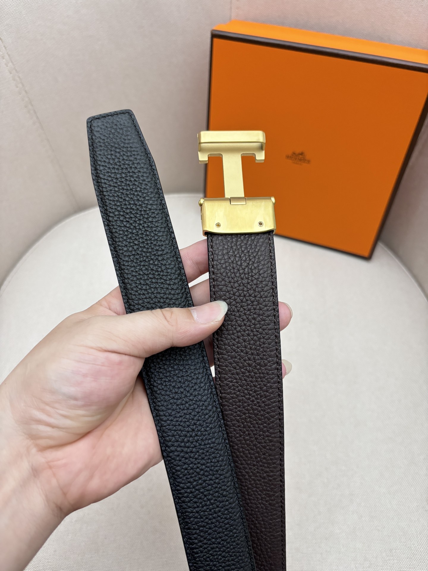  爱马仕3.5cm自动带 进口牛皮面料 展现时下流行的工艺-动感设计精神。