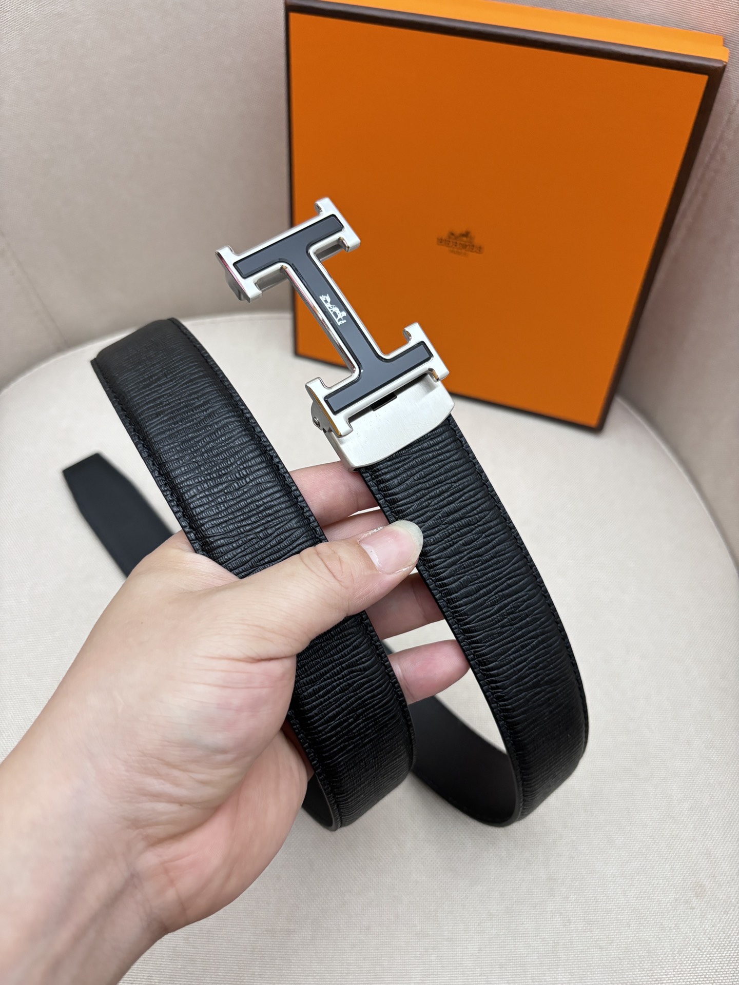  爱马仕3.5cm自动带 进口牛皮面料 展现时下流行的工艺-动感设计精神。