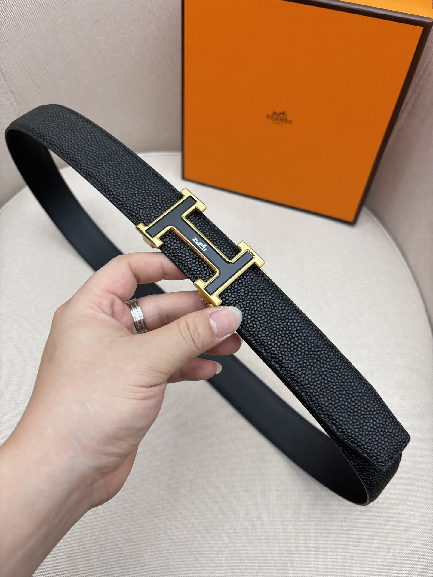  爱马仕3.5cm自动带 进口牛皮面料 展现时下流行的工艺-动感设计精神。