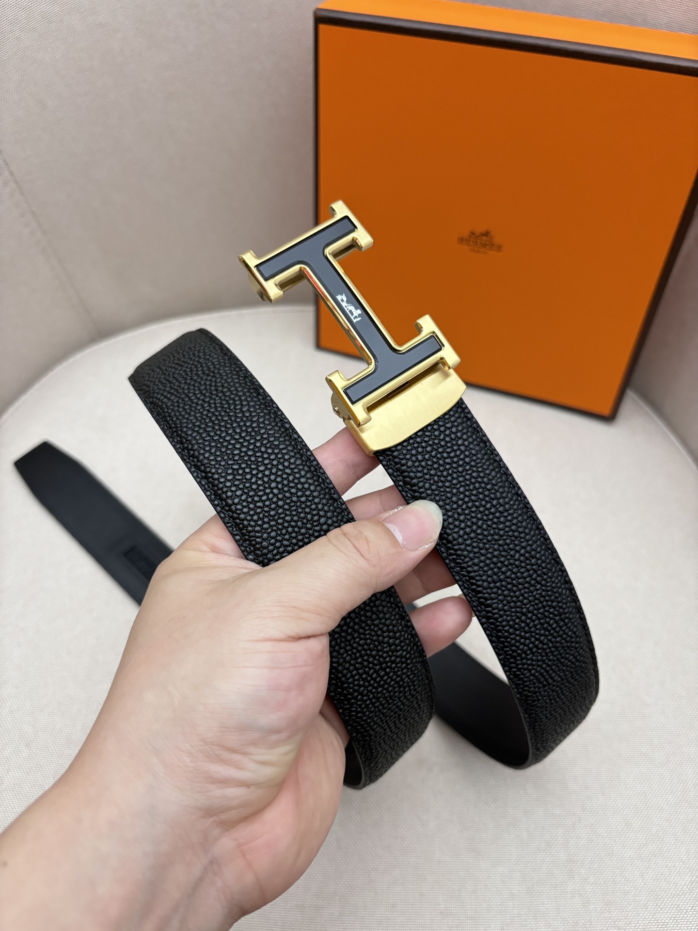  爱马仕3.5cm自动带 进口牛皮面料 展现时下流行的工艺-动感设计精神。