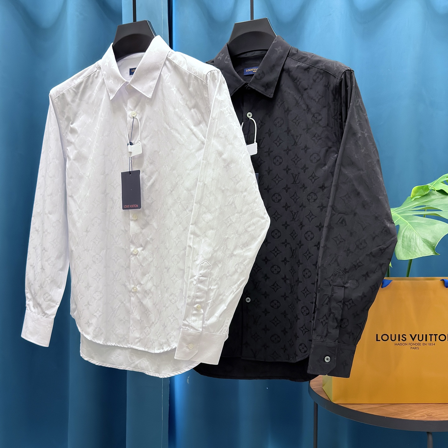 P130 Lv➡️Camisa y chaqueta de manga larga en jacquard con logo estampado completo de Louis Vuitton, mismo estilo para h…