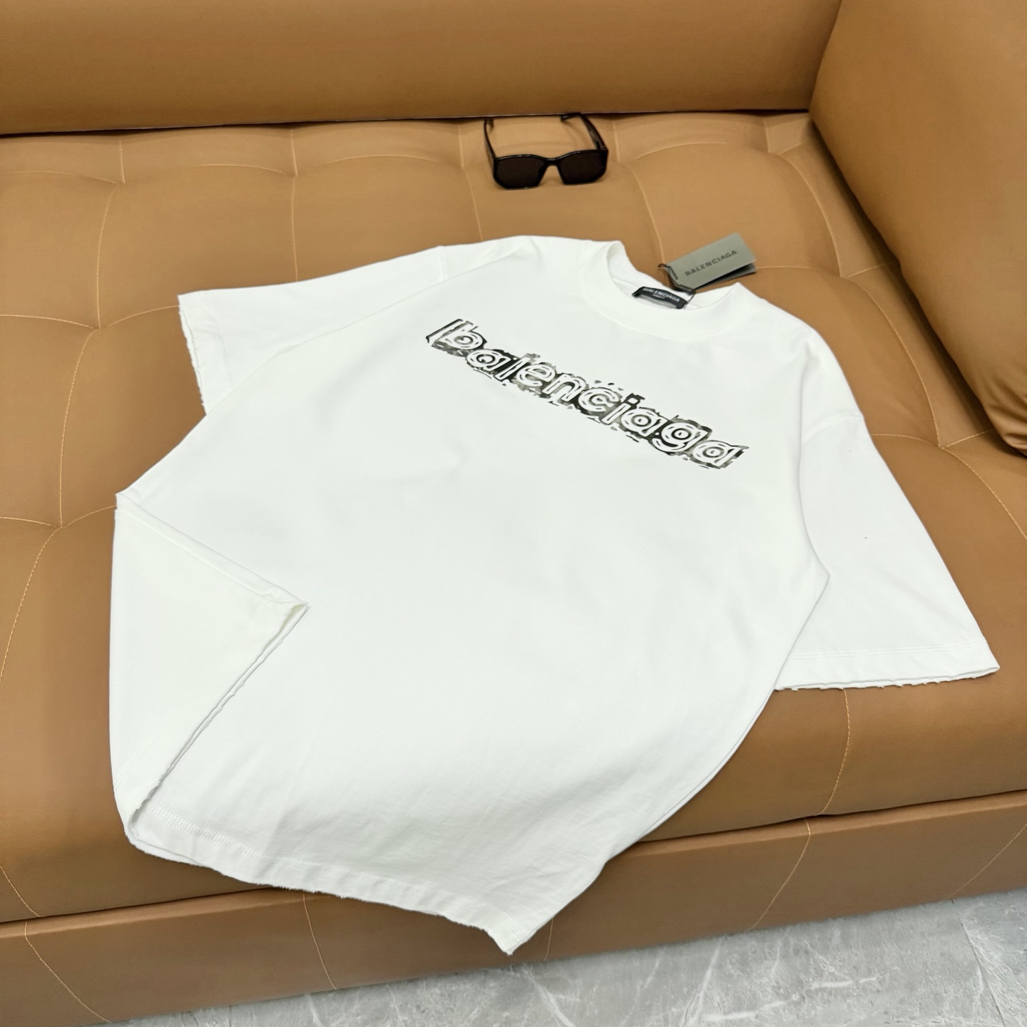 P100 (versión pesada y alta) Balenciaga ➡️Camiseta de manga corta Balenciaga, mismo estilo para hombre y mujer, hilo do…
