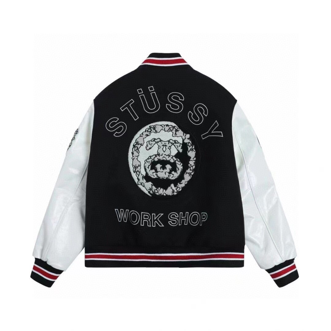 供💰175
【斯图西stussy 第三方联名棒球服夹克】
Stussy x Our Legacy联名的棒球服是今年潮流圈最值得期待的联名,即去年同CDG进行联名后kenijima将黑8棒球服带火后又一爆款单品。
黑白皮袖和整体刺绣排布和配色堪称完美 最喜欢的细节就是denim tears的木棉花元素,太好看了!
🥷设计上整体延用了大片刺绣和拼皮的设计,背后标志性的大logo,将25周年archive棒球服的设计重新呈现在大众面前,左右胳膊处的新刺绣设计和前沿的小刺绣可谓是满满诚意。
📦整体上40%-50%的羊毛混合,刺绣方面日本田岛刺绣,日本进口的面料配合着头层牛皮的皮袖,让这件质感超越以往所有的棒球服。
颜色:黑拼白
尺码:M-XXL
M L XL XXL
衣长68 70 72 74
胸围130 134 138 142
袖长66 68 70 72