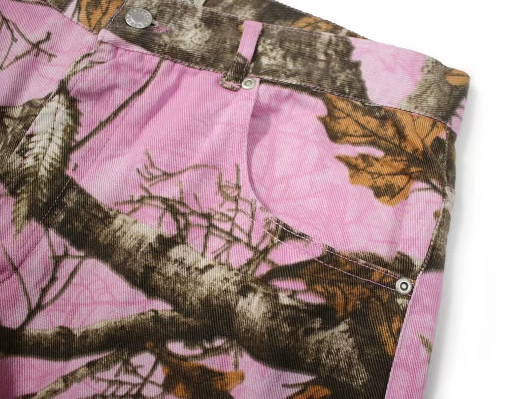 供💰150(顶级版本)
王嘉尔同款Stussy 斯图西 度假系列FW23 迷彩枫叶🍁树枝落叶满印工装长裤 纯棉斜纹面料 数码印花 追逐潮流风向标今年有很多潮牌都出了不同的树枝印花但还是Stussy最为经典!最难的不是工艺和版型,而是面料图案,细节和颜色。
原版开发 开模裤钉皮牌辅料!最高品质呈现
颜色:黑色树枝 白色树枝 粉色树枝
尺码:28 30 32 34
28码:裤长102腰围82臀围110
30码:裤长104腰围86臀围114
32码:裤长106腰围90臀围118
34码:裤长108腰围94臀围122