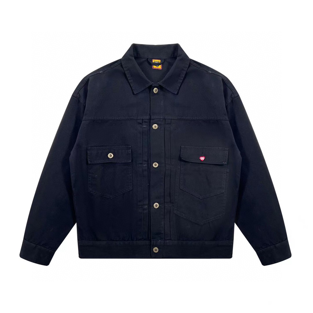 供💰155 HUMAN MADE x Girls Don’t Cry 胶囊系列 女孩别哭爱心刺绣外套夹克 在这次合作中，HUMAN MADE 标志性爱心标志与 Girls Don’t Cry 标志进行结合， 重工立体毛巾刺绣 加上五金一比一订制 ，闭眼入的一款复古夹克 颜色：黑色 尺码：M-XXL M：衣长67胸围116肩宽50.2袖长61 Ｌ：衣长69胸围120肩宽51.7袖长62 XL：衣长71胸围124肩宽52.2袖长63 XXL：衣长73胸围128肩宽53.7袖长64