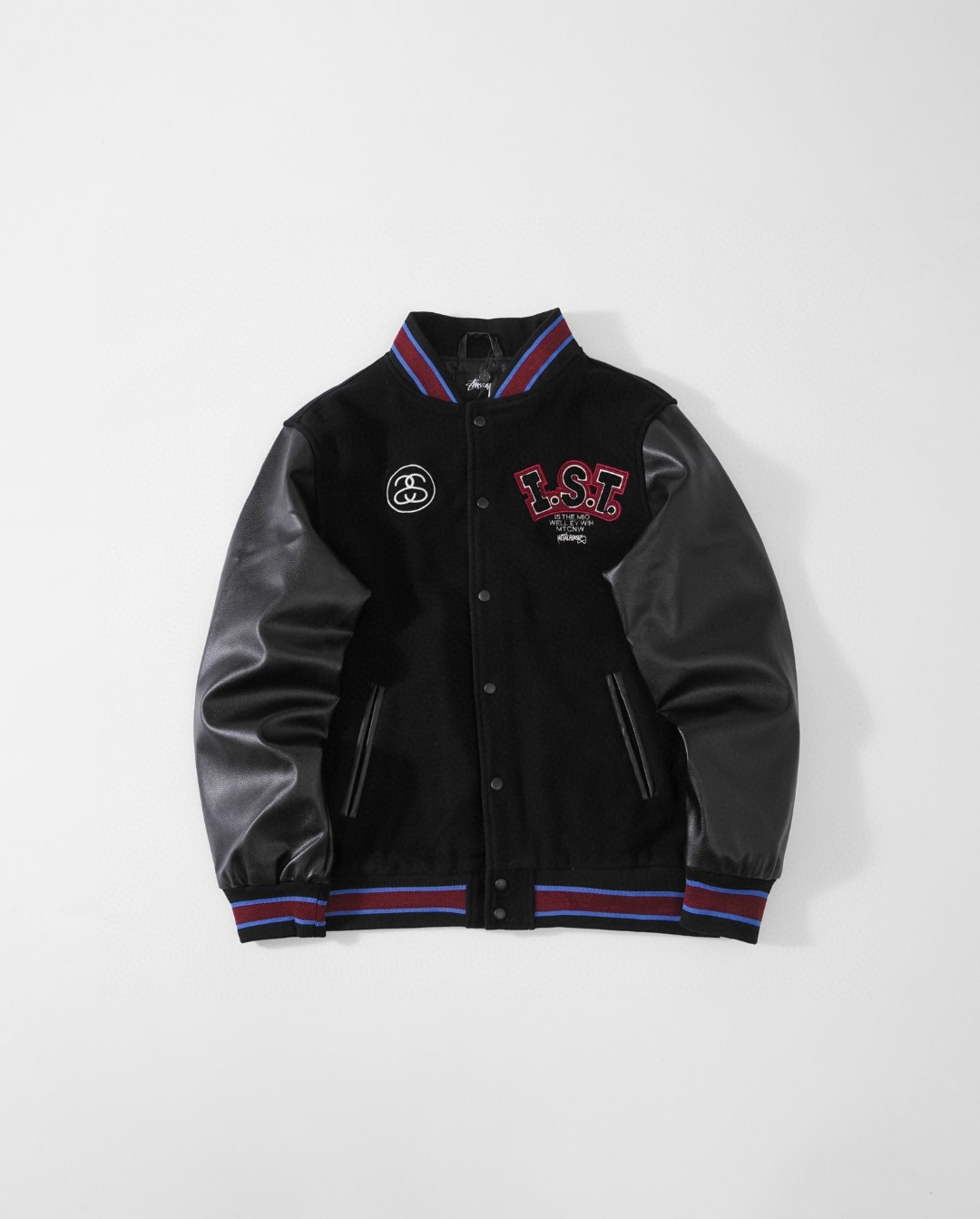 供💰175
斯图西STUSSY/24SS 春秋新款棒球服外套
王炸爆款这件夹克真的太帅了,多种配色搭配胸前一个标志性的Stussy Logo图案真的很醒目!
搭配一条黑色工装裤,牛仔裤 随便一穿妥妥的viebe风 面料采用高克重毛呢 荔枝纹皮袖 胸前和后背 均是定位激光贴布刺绣 黑红蓝三色螺纹拼接更加醒目 ~
男生女生都可以穿 实在是太酷了!Stussy作为最早的街头品牌之一,其颜值就不需要多说了💯,深受冲浪文化和沙滩服饰的影响,已经成为席卷全球的嘻哈文化与街头风等标志性潮牌之一,依旧是经典不可超越!面料版型上身有型 不会松垮, 放心入手冲刺!定制三标 最高版本
颜色:黑色
尺码:M-XXL
M:衣长68胸围126袖长66
L:衣长70胸围130袖长68
XL:衣长72胸围134袖长70
XXL:衣长74胸围138袖长72