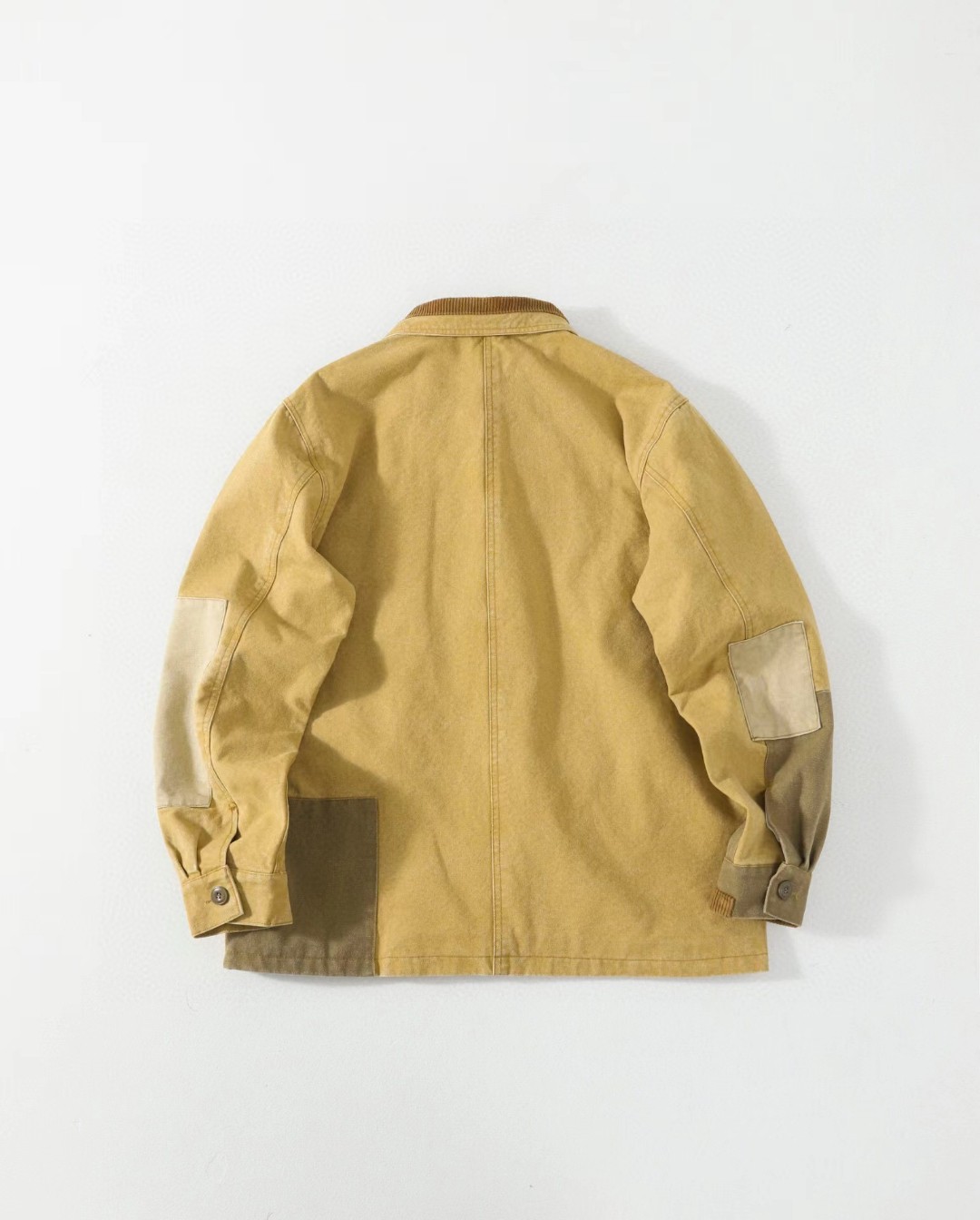 供💰230(顶级原版复刻)
Ralph Lauren拉夫劳伦中古夹克外套顶级版本
POLO拉夫劳伦25年春新 休闲拼接百搭外套夹克WMPOOTWN上衣穿上又轻又软,也是最近很火的巴恩风,版型很正,穿着舒适的同时又具有造型感,拼接的细节也显得非常精致。
100%纯棉这个硬度刚刚好不是那种硬邦邦的!!非常出彩的一件,上身立马看得出质感和版型。
无论是设计还是面料,这个系列都太棒了。
复古永不过时
Color:卡其色
size:M-XXL
M:胸围120衣长72袖长62肩宽49
L:胸围124衣长74袖长63肩宽50
XL:胸围128衣长76袖长64肩宽51
XXL:胸围132衣长78袖长65肩宽52