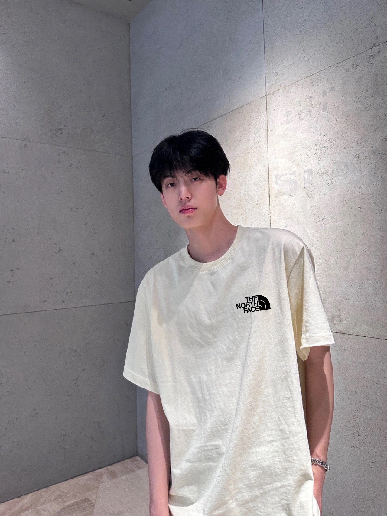 Alternative view of T-Shirt 05952